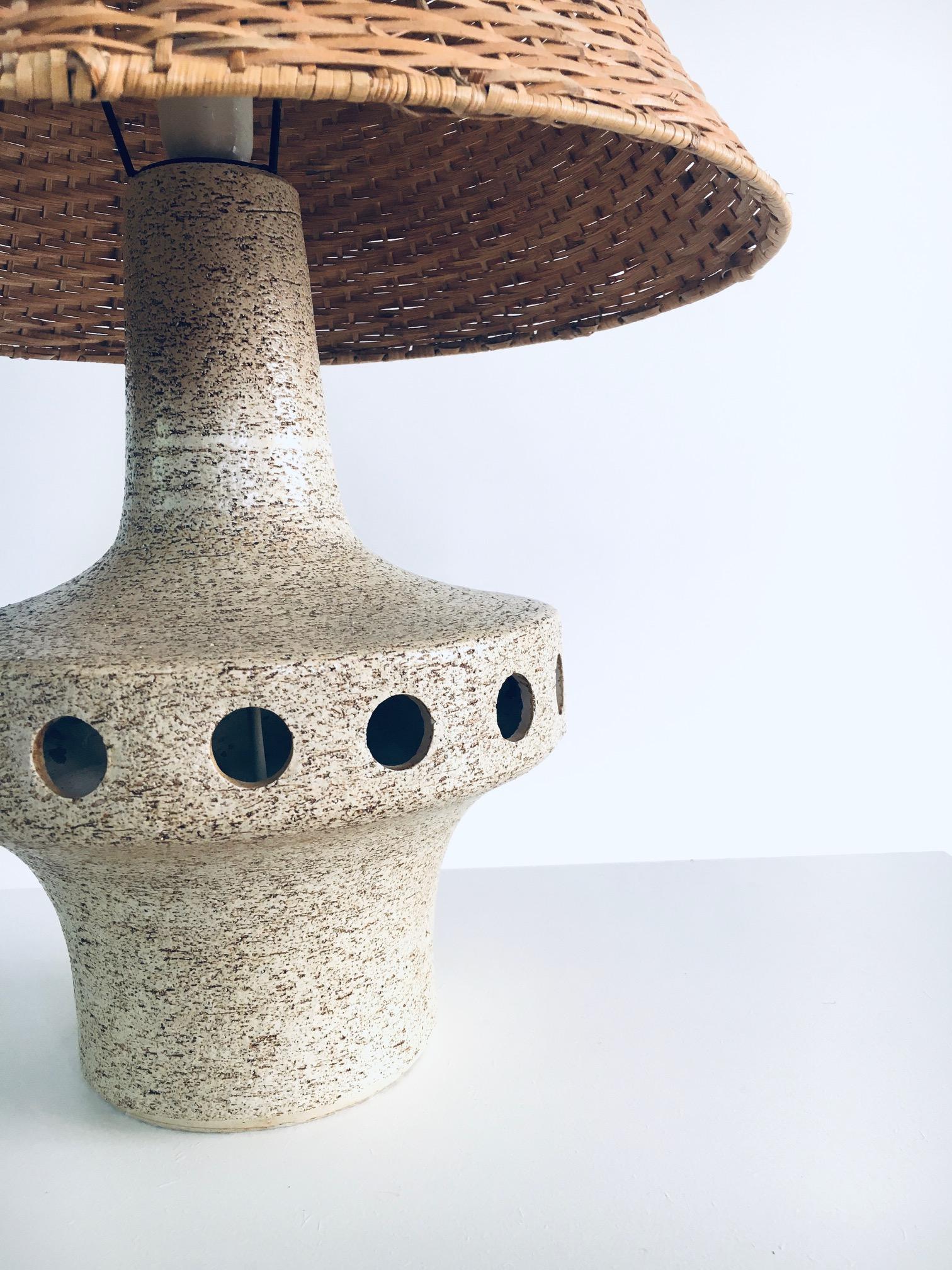 1960's Dutch Design Studio Art Pottery Tischlampe im Angebot 1