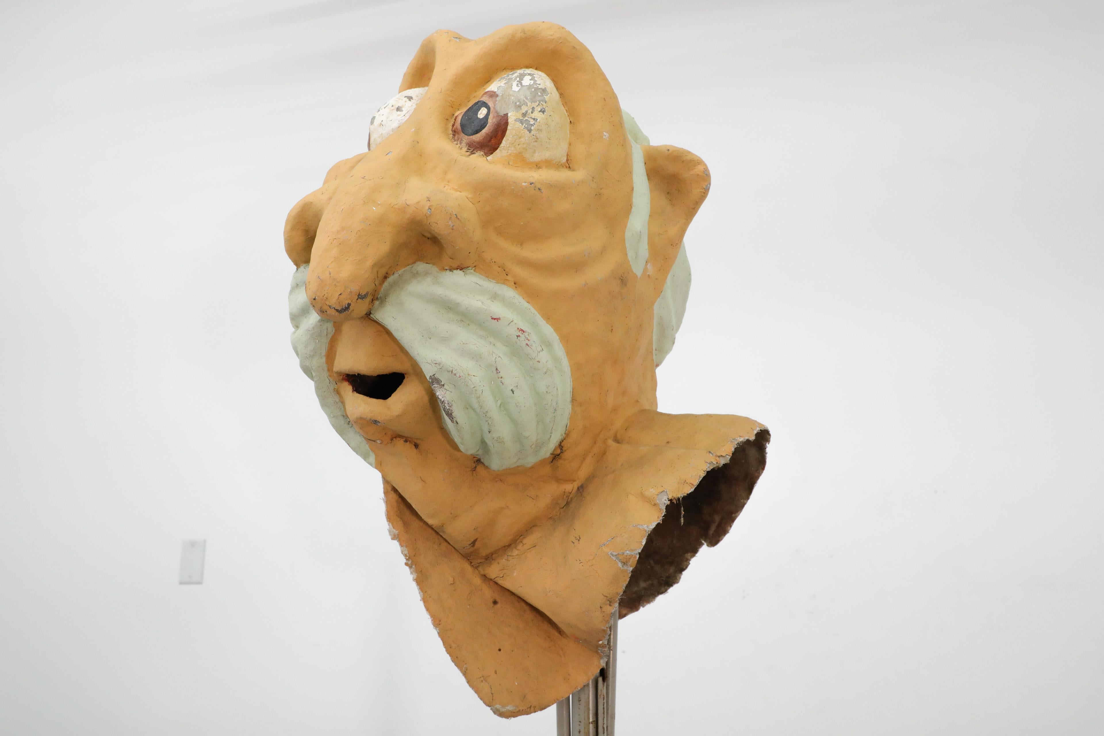 Mid-Century moderno 1960 Papier Mache olandese Nonno Curioso Testa da parata di Carnevale in vendita