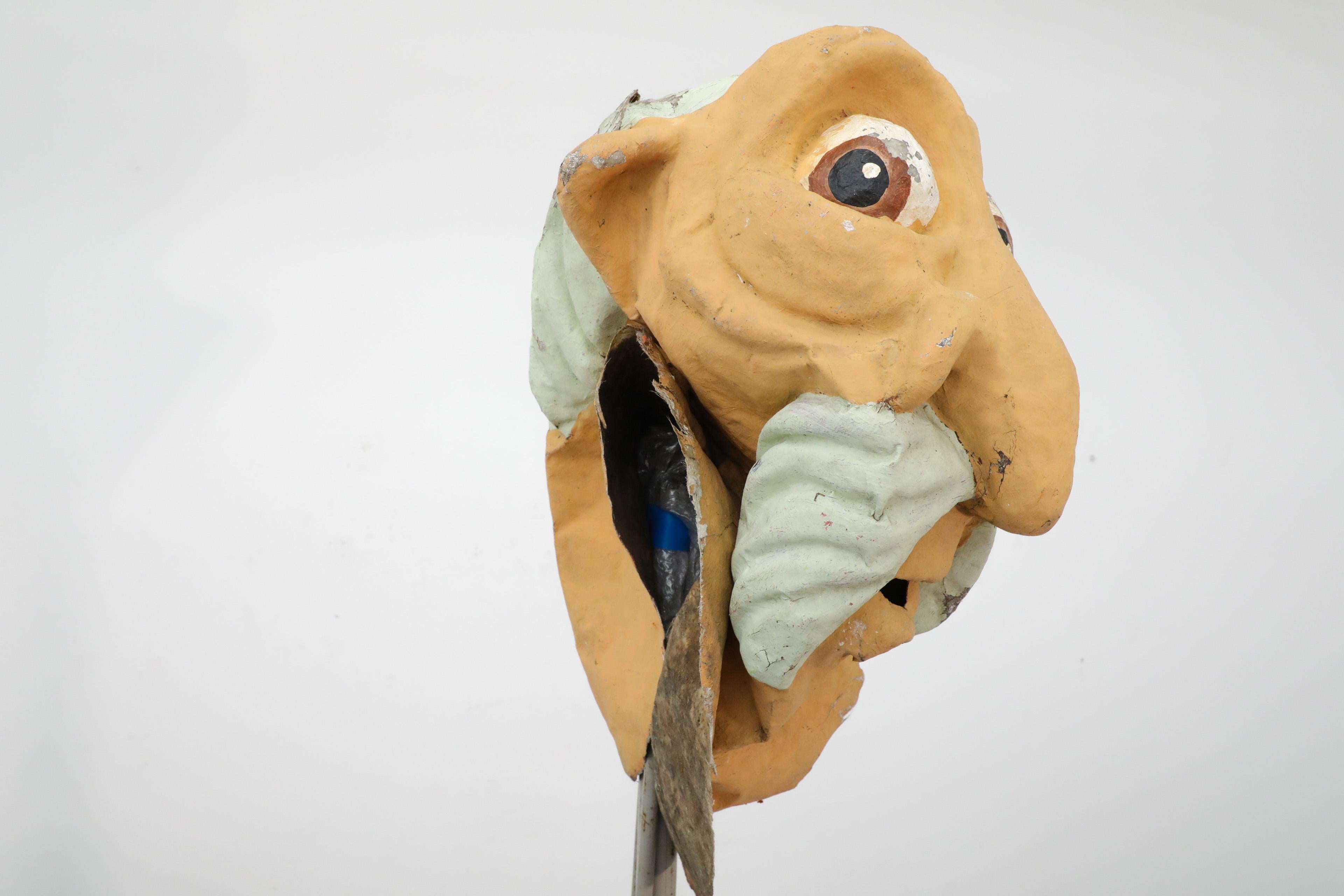 Dipinto a mano 1960 Papier Mache olandese Nonno Curioso Testa da parata di Carnevale in vendita