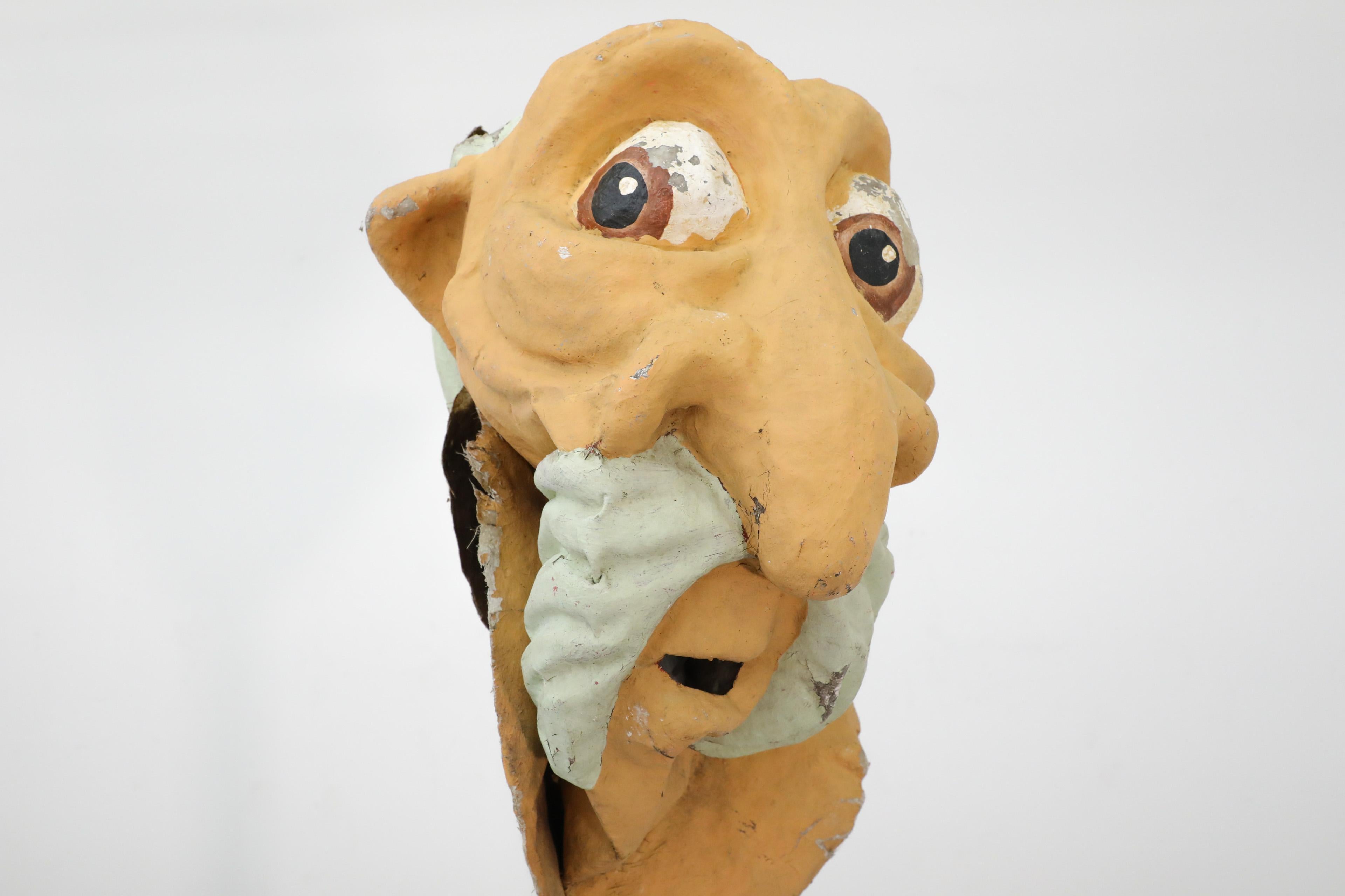 Metà XX secolo 1960 Papier Mache olandese Nonno Curioso Testa da parata di Carnevale in vendita