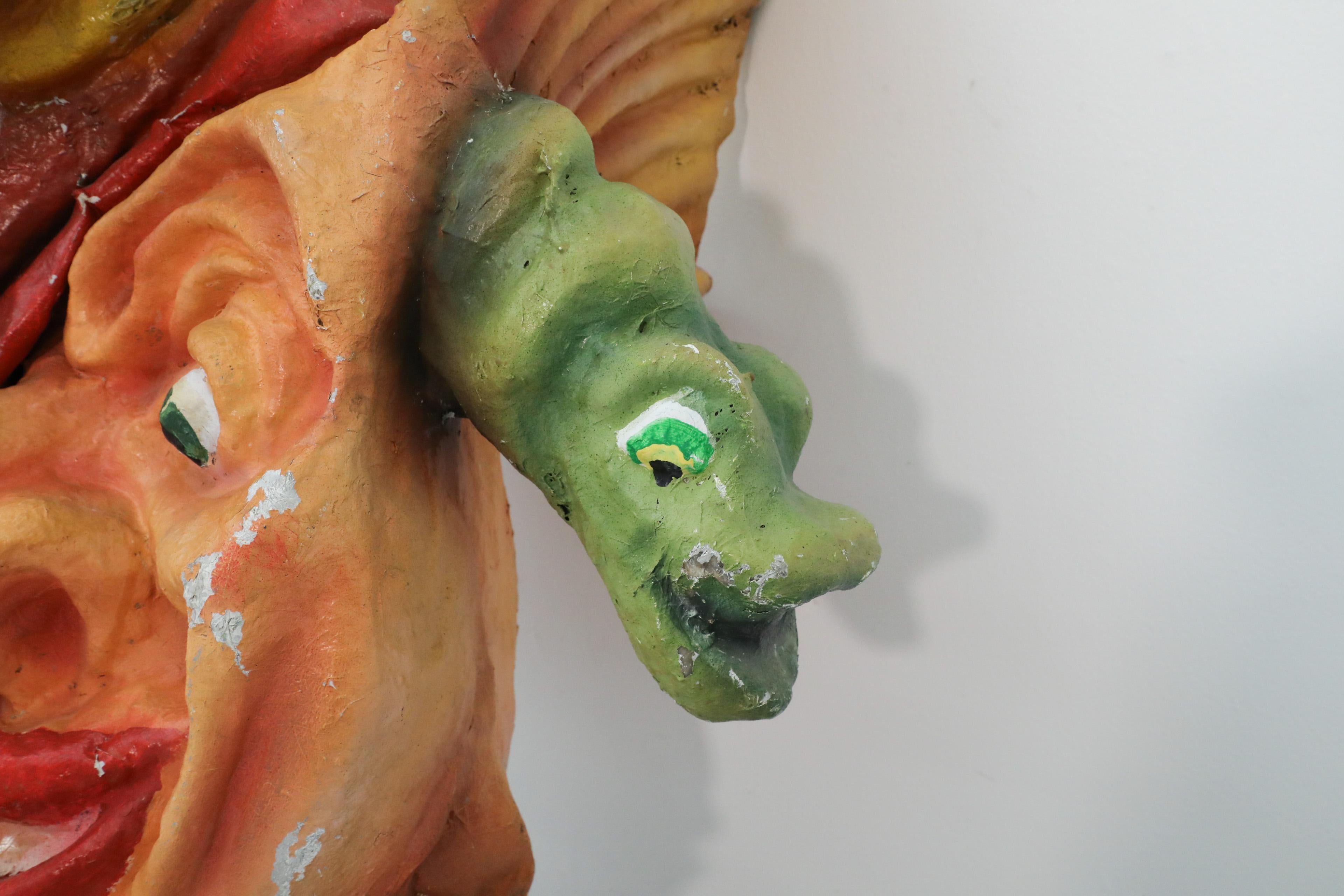 Metà XX secolo 1960 Papier Mache olandese Extra Large Sea Devil Carnival Parade Head in vendita