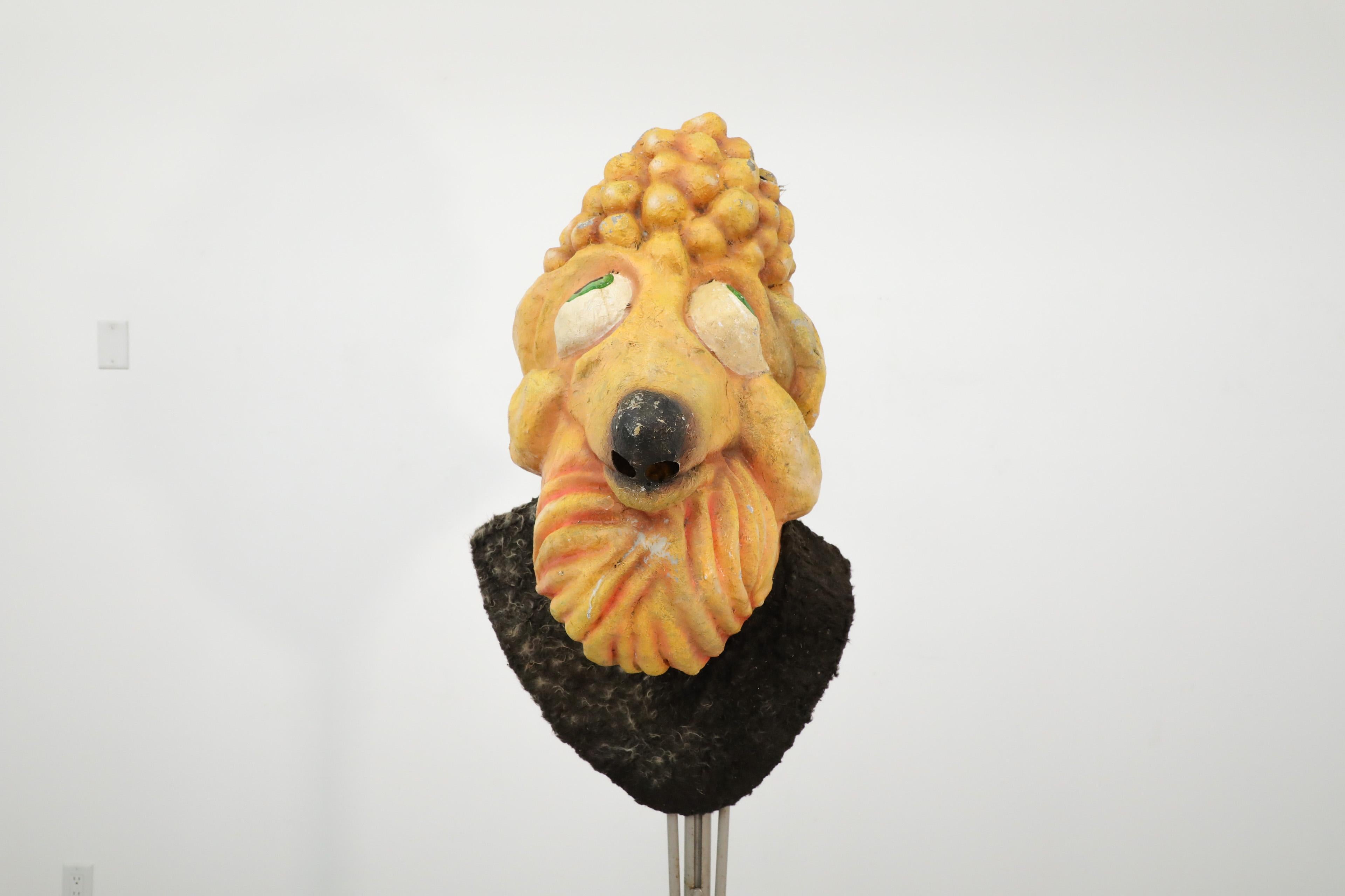 Mid-Century moderno Testa di barboncino olandese di cartapesta del 1960 con faccia da parata di Carnevale in vendita