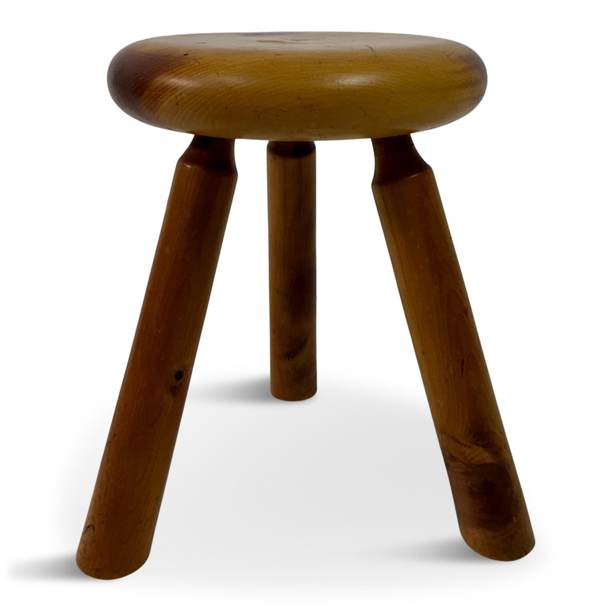 1960s Dutch pine stool

This is a charming 1960s Dutch pine stool, featuring a rounded seat with smooth edges that showcase the natural grain and warm finish of the wood. The stool is supported by three sturdy, tapered legs that splay outward