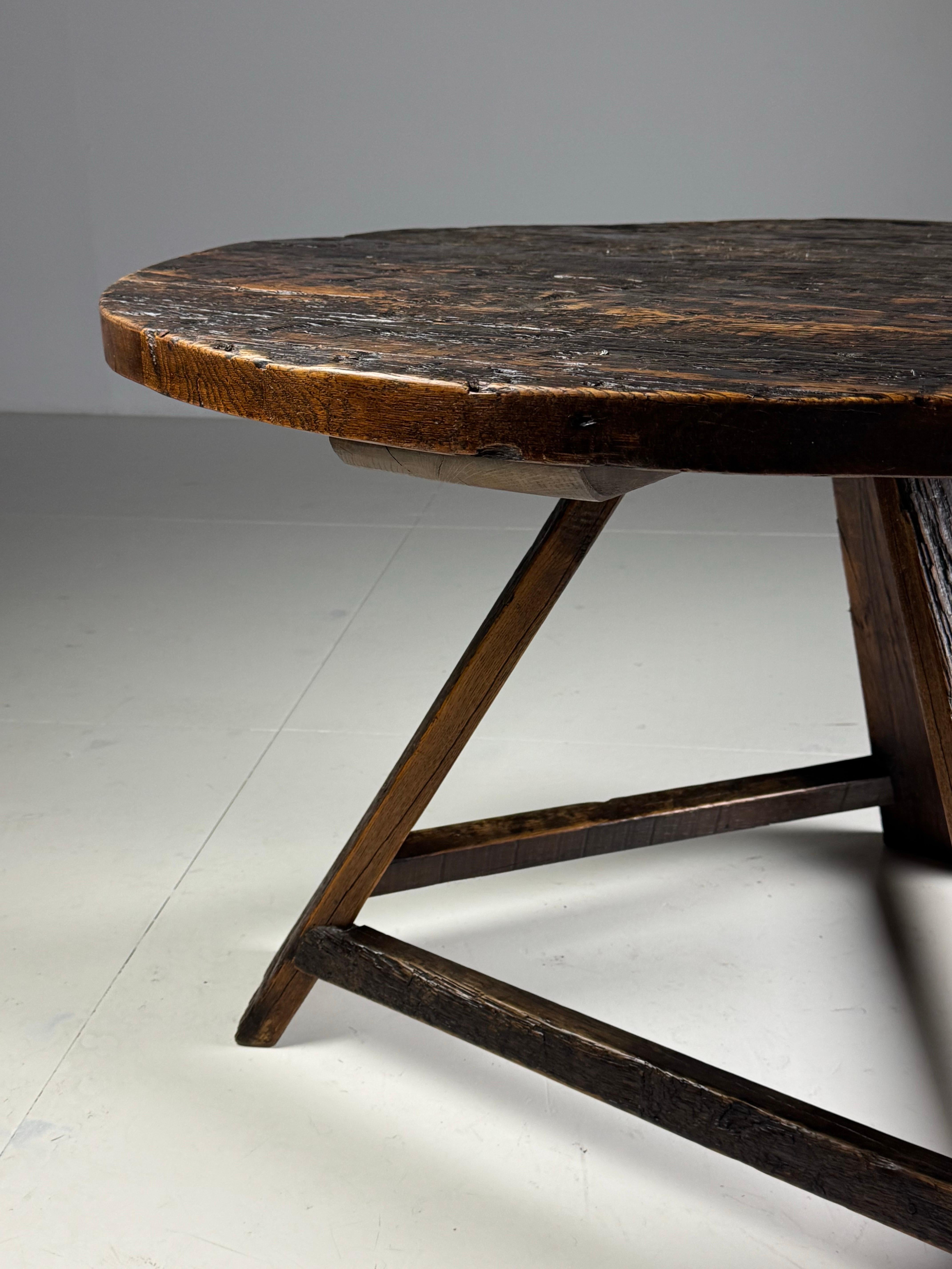 Mesa de comedor / centro rústica holandesa de los años 60 en venta 8