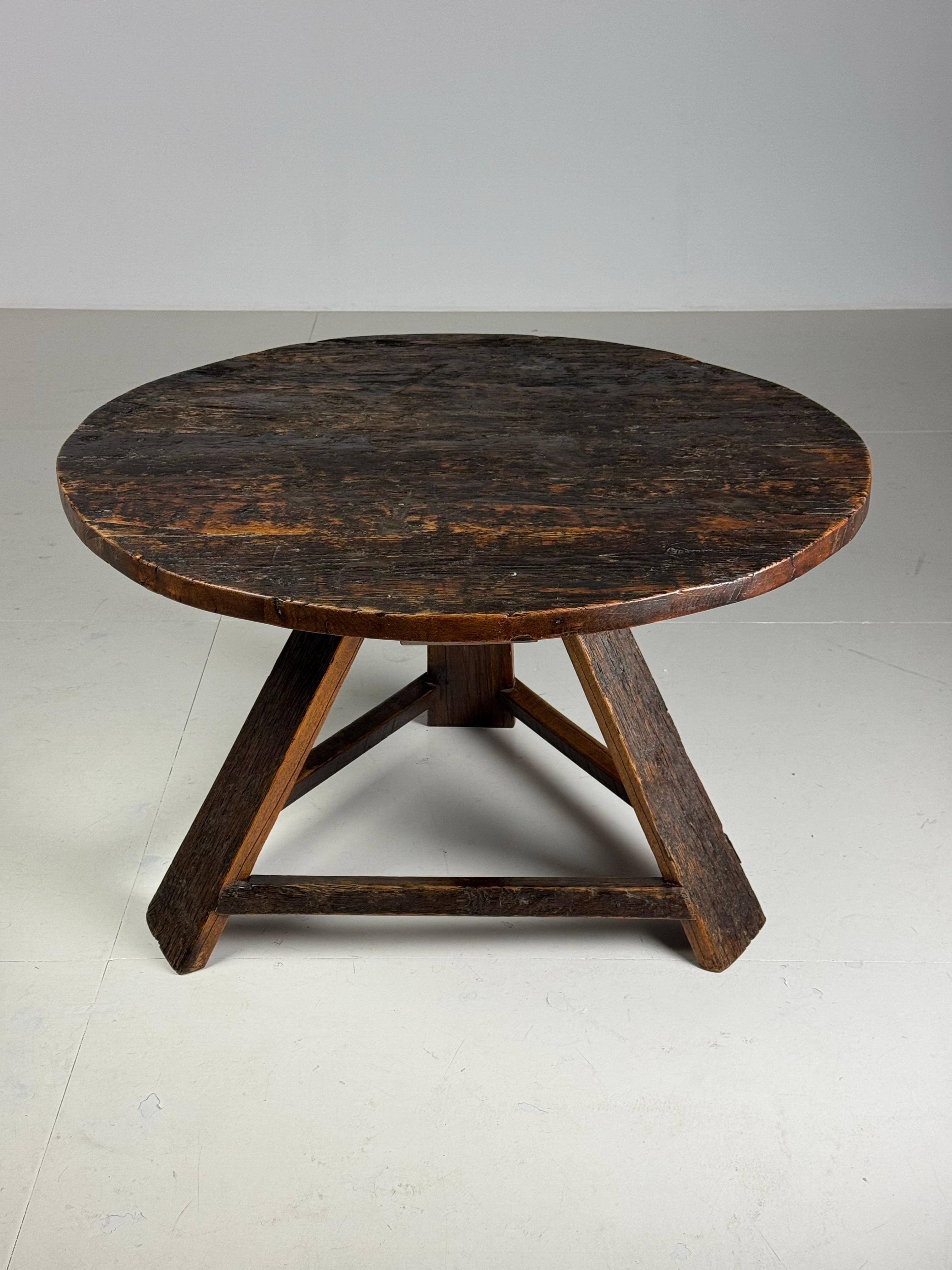 Mesa de comedor / centro rústica holandesa de los años 60 en Bueno estado para la venta en MILL, NL