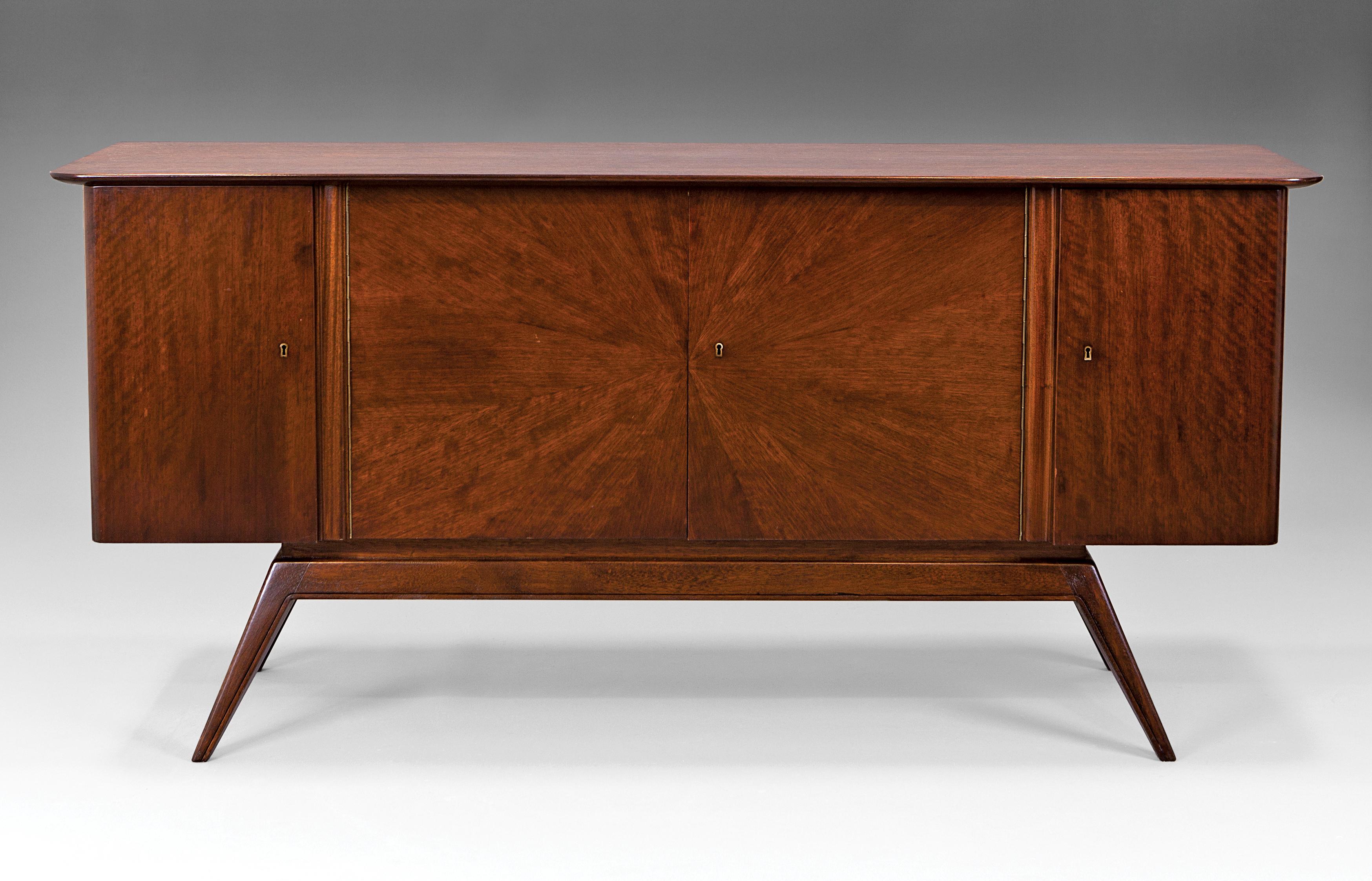 Unknown designer dutch sideboard from the 60´s. Mahogany with lemon wood delicate interior and brass handles.