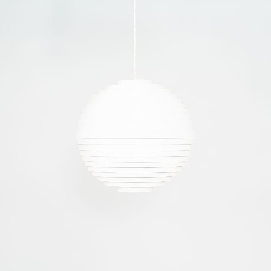 Lampada a sospensione a sfera dinamica degli anni '60 Wilhelm Vest per VEST Leuchten in Austria in vendita 3