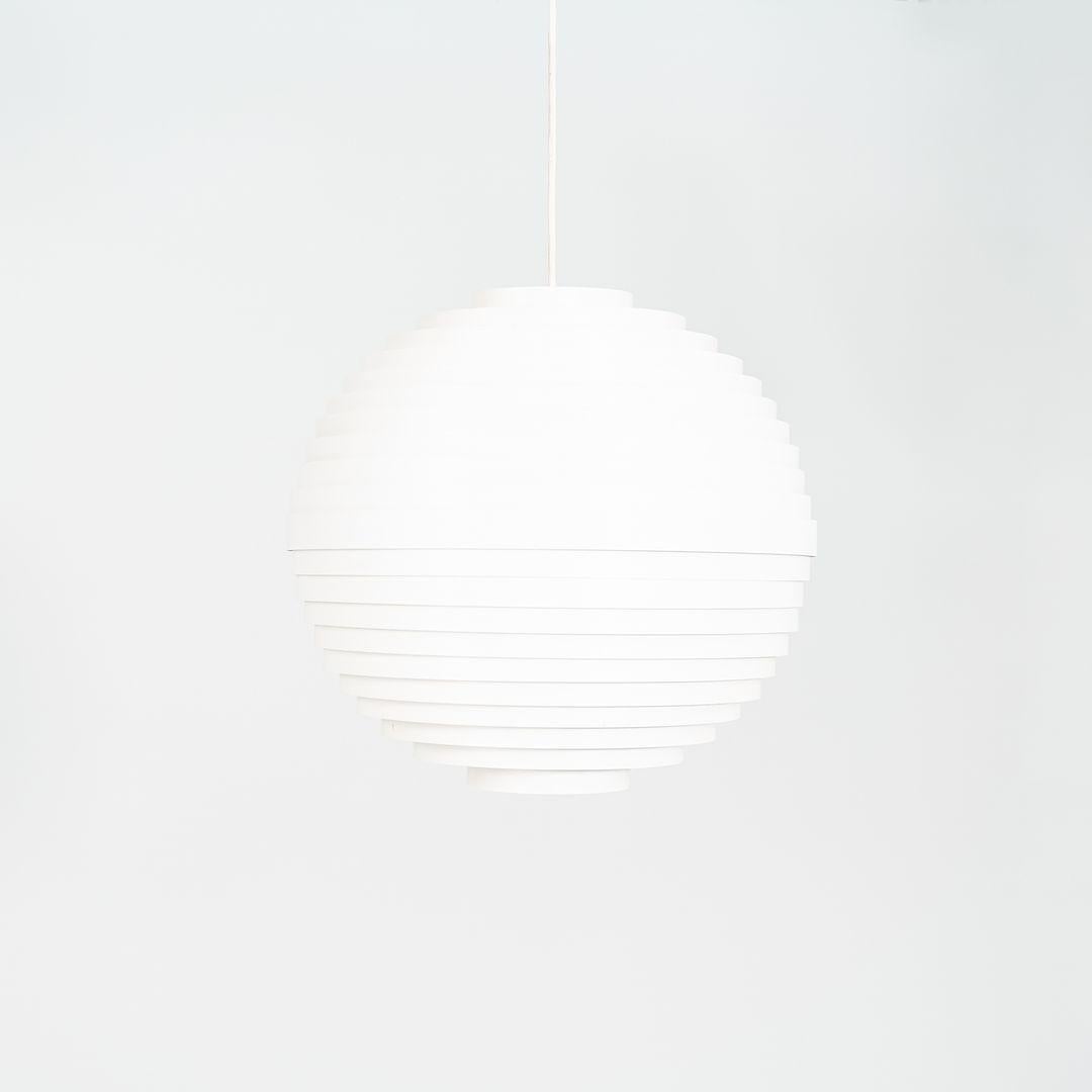 Metà XX secolo Lampada a sospensione a sfera dinamica degli anni '60 Wilhelm Vest per VEST Leuchten in Austria in vendita