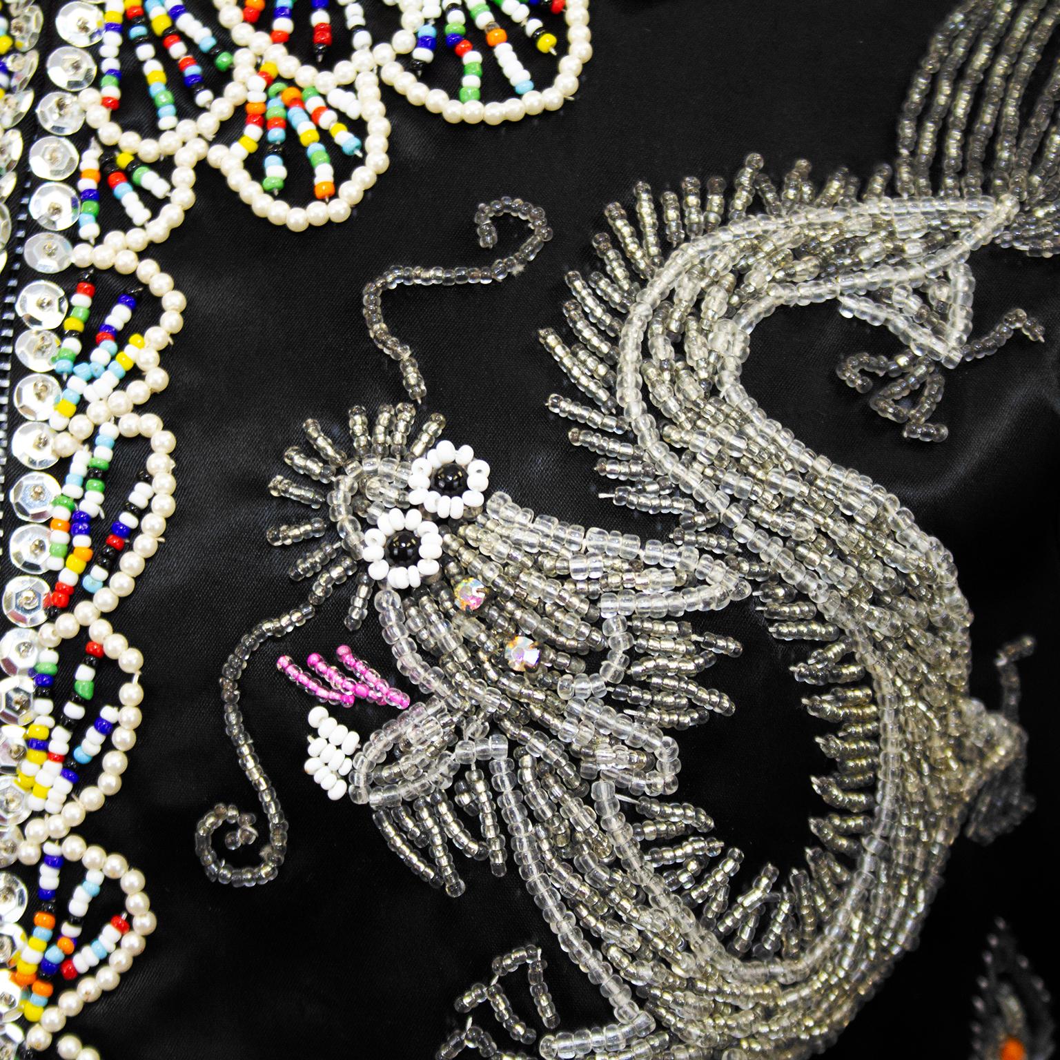 Schwarze Drache- und Phoenix-Perlenjacke aus der Dynastie der 1960er Jahre im Angebot 4