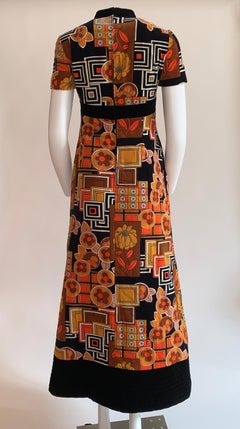 Dynasty des années 1960 pour I Magnin Robe longue en velours orange et noir à imprimé floral
