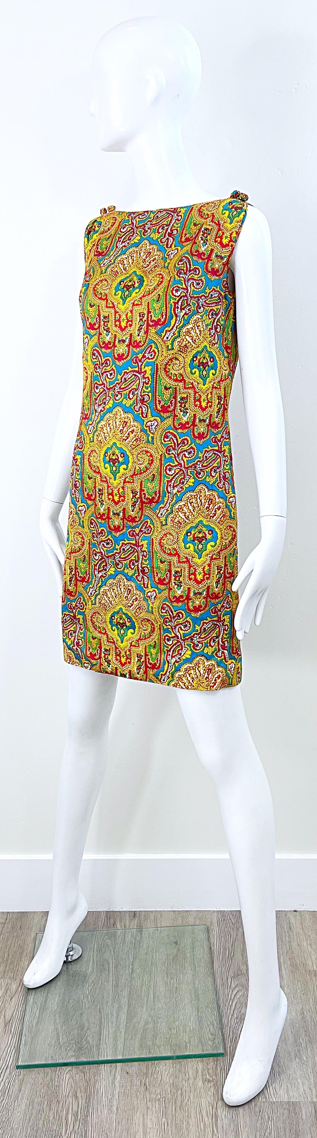 Women's 1960s Dynasty Paisley Bright Colorful Silk Vintage 60s Sleeveless Shift Dress For Sale