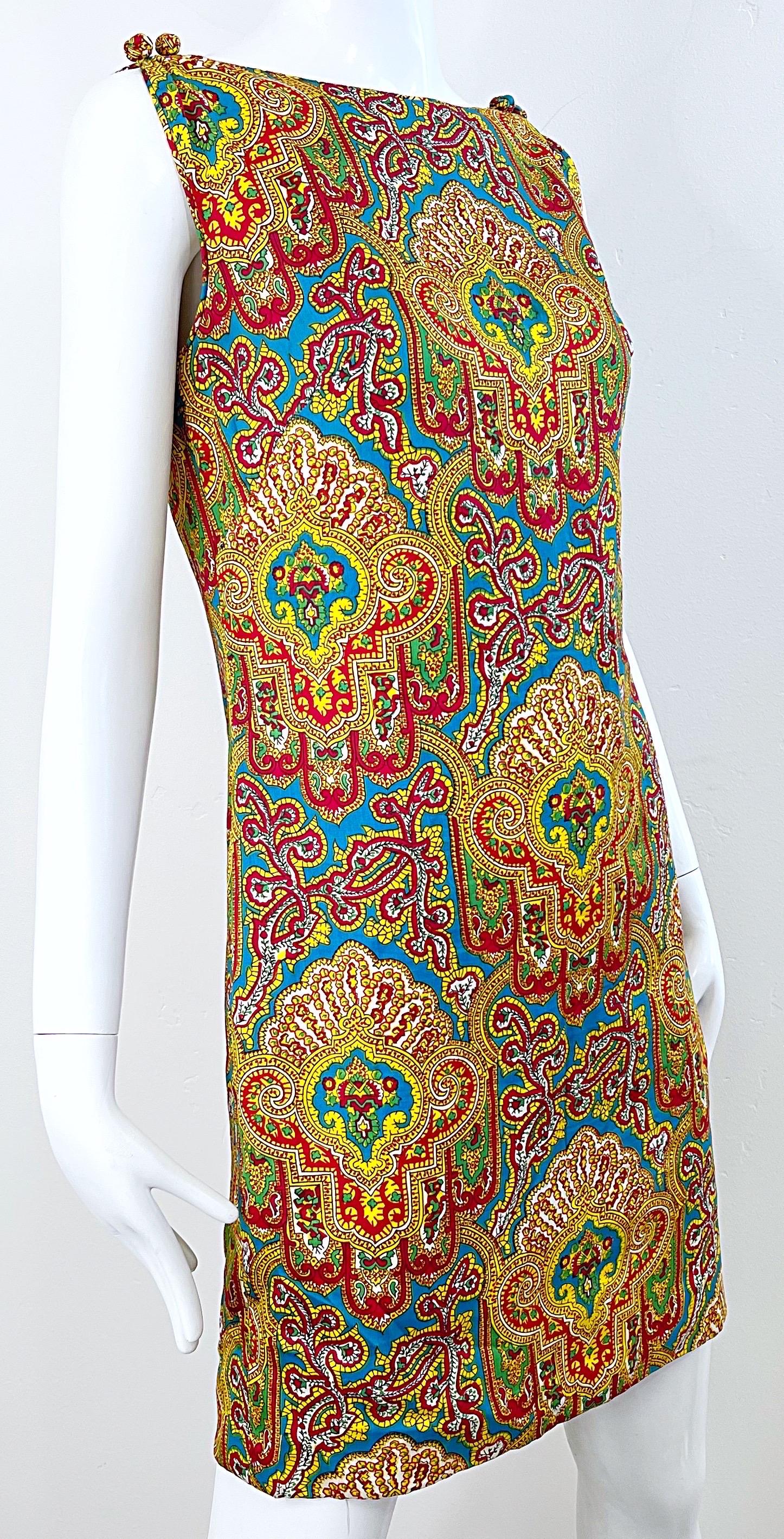 1960s Dynasty Paisley Bright Colorful Silk Vintage 60s Sleeveless Shift Dress For Sale 3