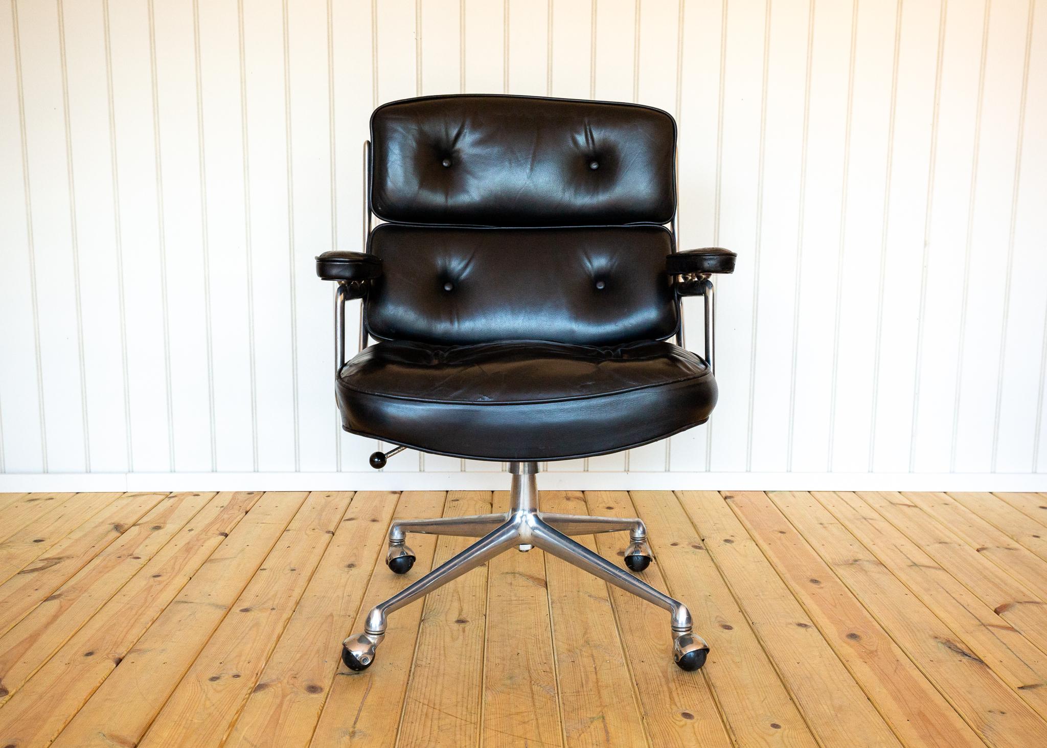 1960er Jahre Eames 3474 Time Life Executive Lobby Desk Chair Vitra Office Schwarzes Leder (Moderne der Mitte des Jahrhunderts) im Angebot