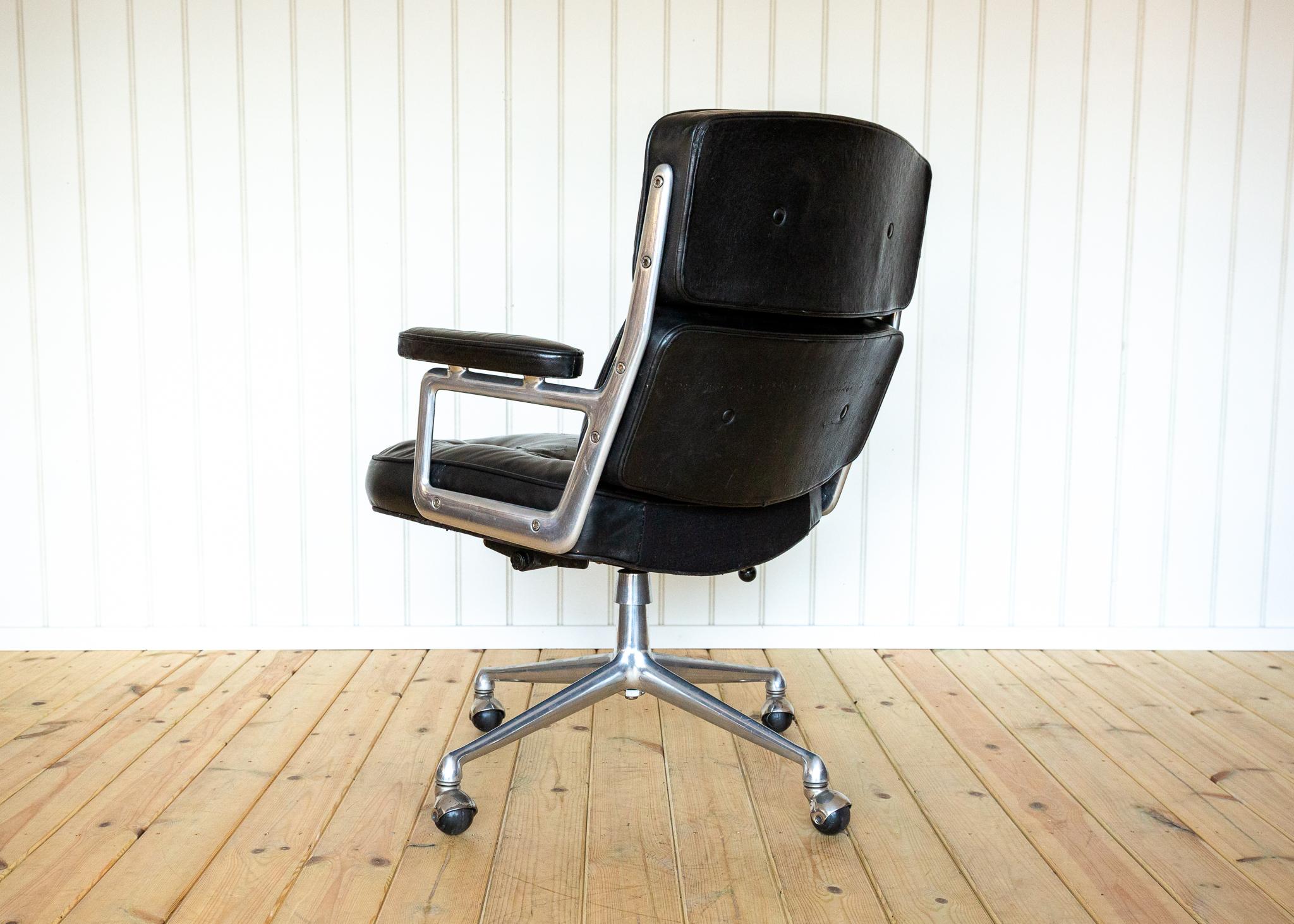 1960er Jahre Eames 3474 Time Life Executive Lobby Desk Chair Vitra Office Schwarzes Leder (Mitte des 20. Jahrhunderts) im Angebot