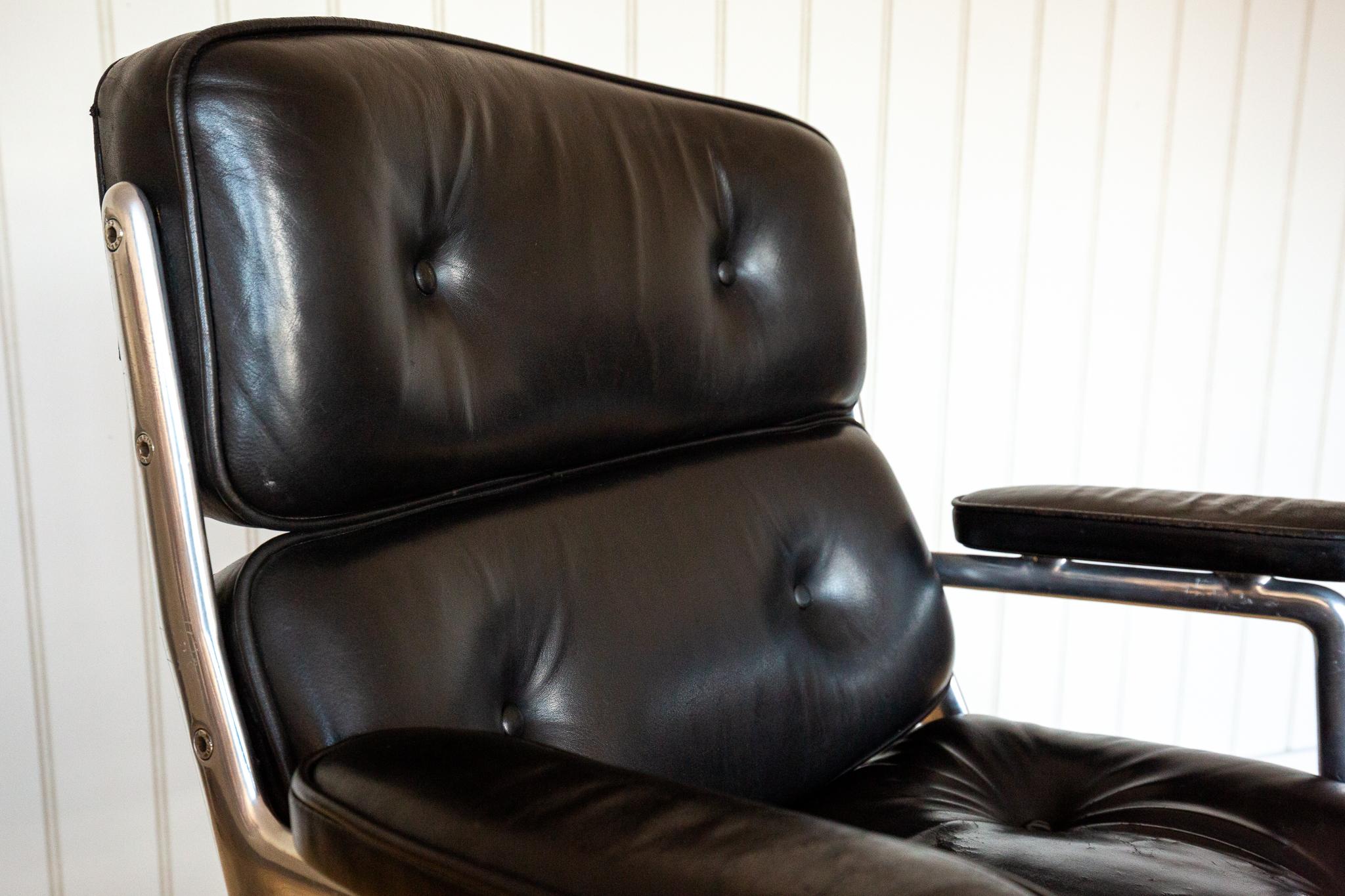 1960er Jahre Eames 3474 Time Life Executive Lobby Desk Chair Vitra Office Schwarzes Leder (Aluminium) im Angebot