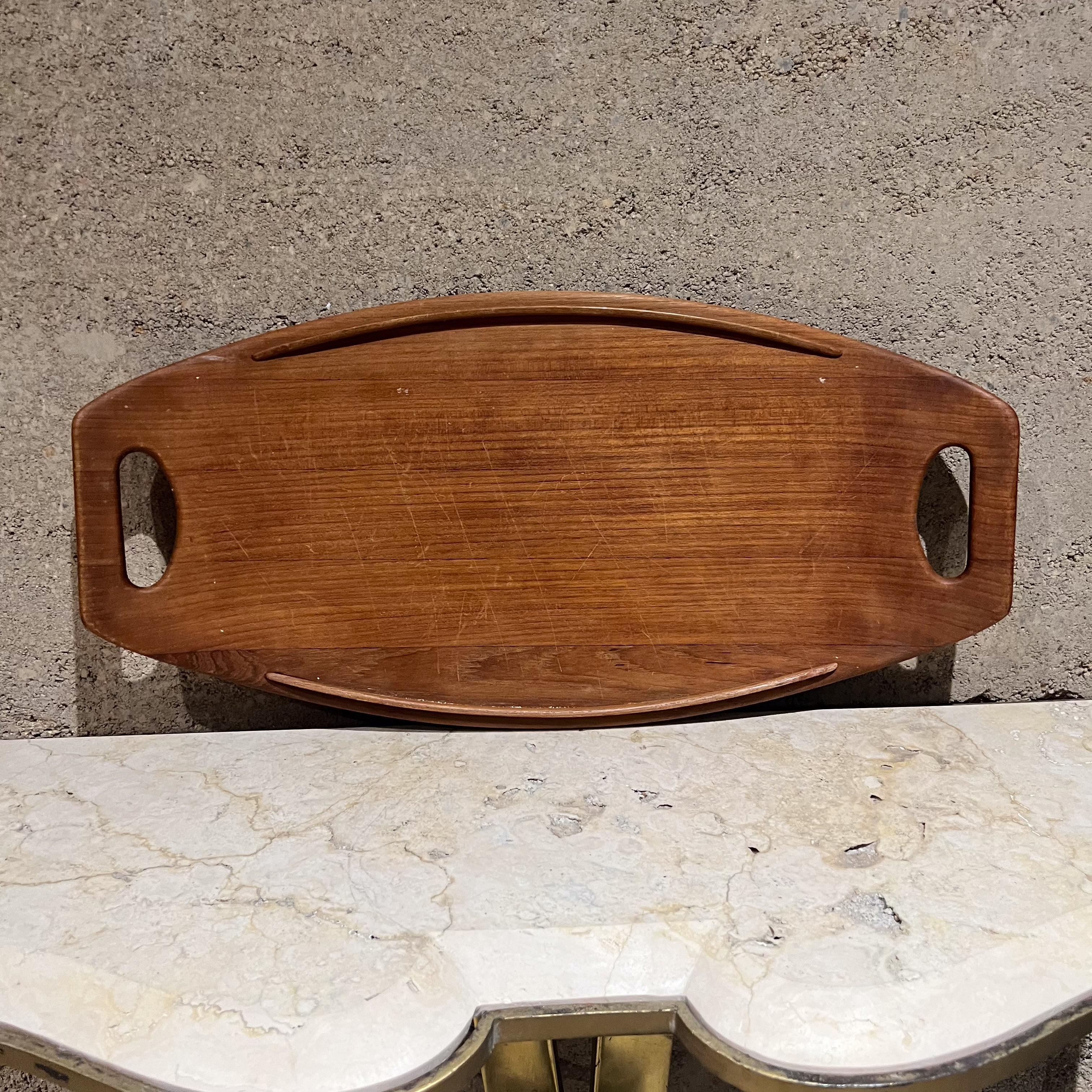 Bandeja de madera de teca danesa de los años 60 Jens Quistgaard Dansk Designs
estampado
20,25 ancho x 10 fondo x 1,5 alto
De segunda mano vintage sin restaurar
Consulte las imágenes