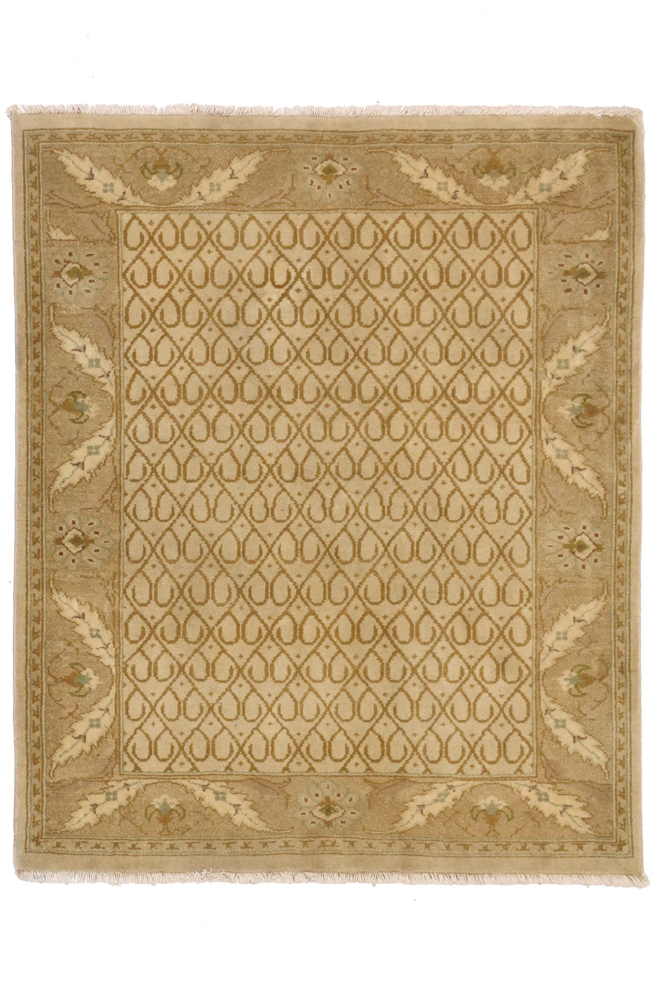 1960's Earth-Tone Indian Rug with Traditional Style For Sale 2