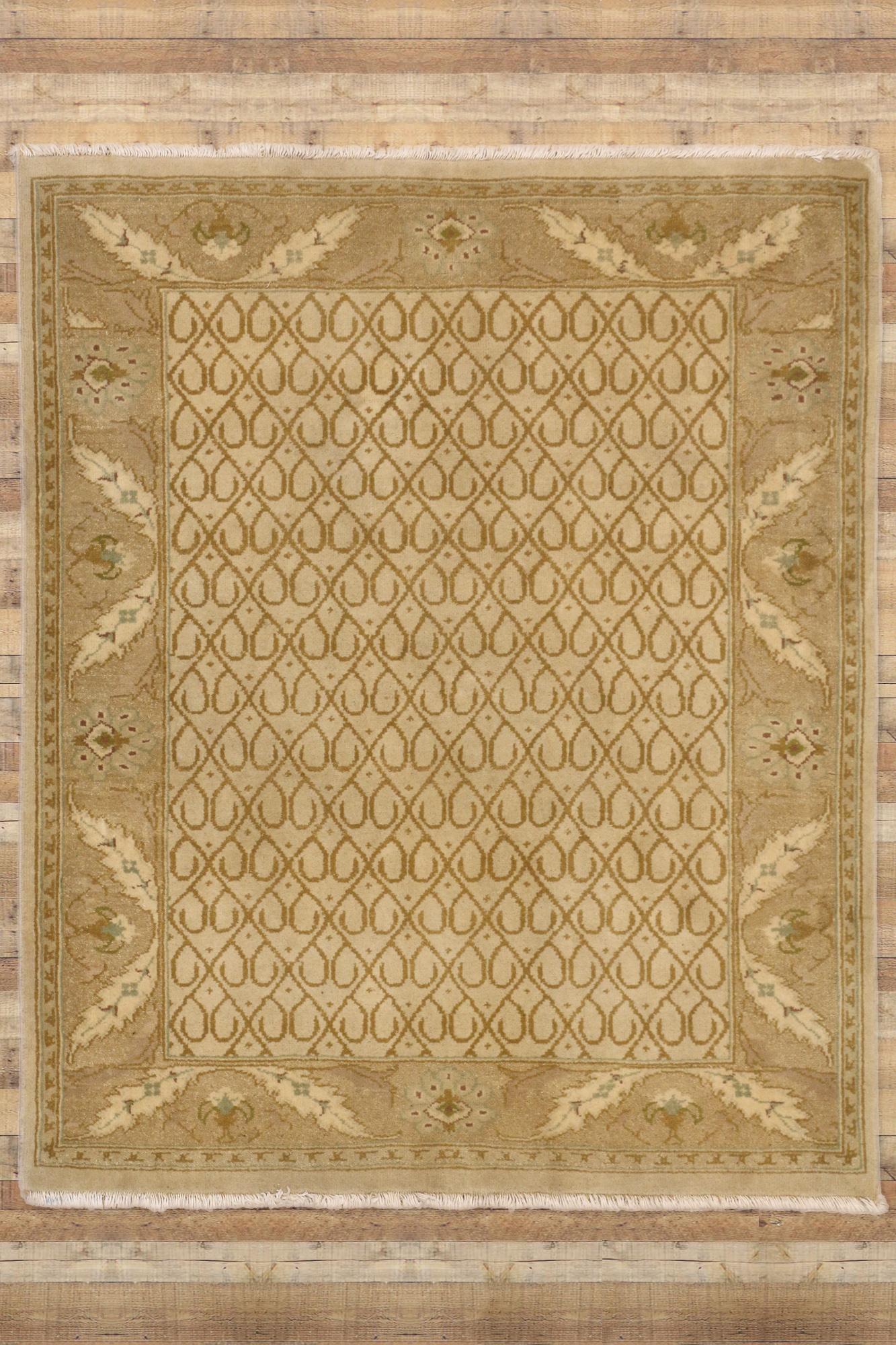 1960's Earth-Tone Indian Rug with Traditional Style For Sale 1