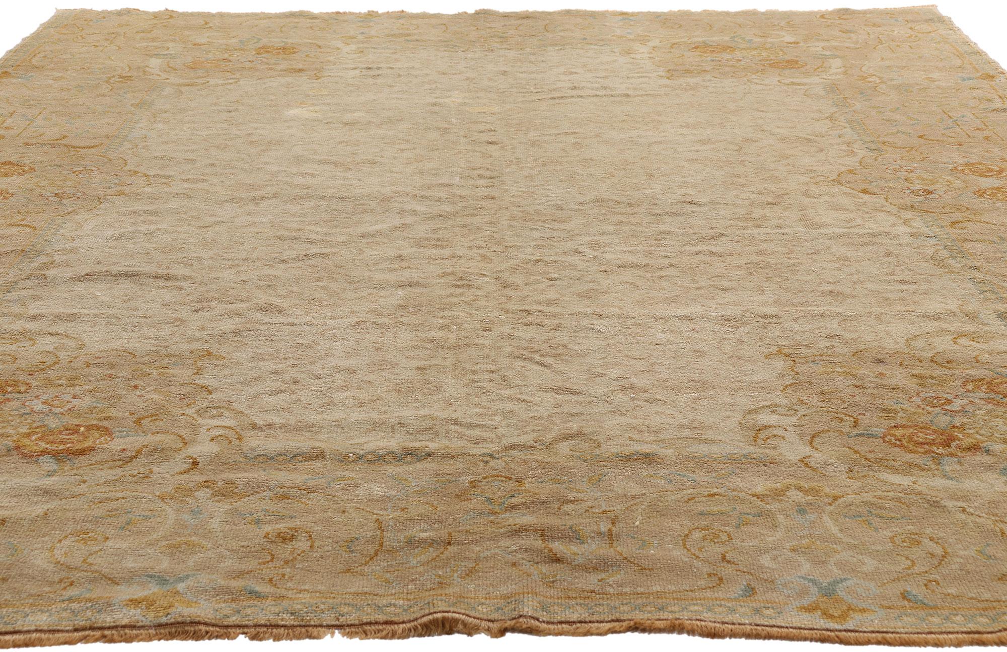 Alfombra turca de Oushak en tonos tierra de los años 60 con estilo moderno siglo XX en venta