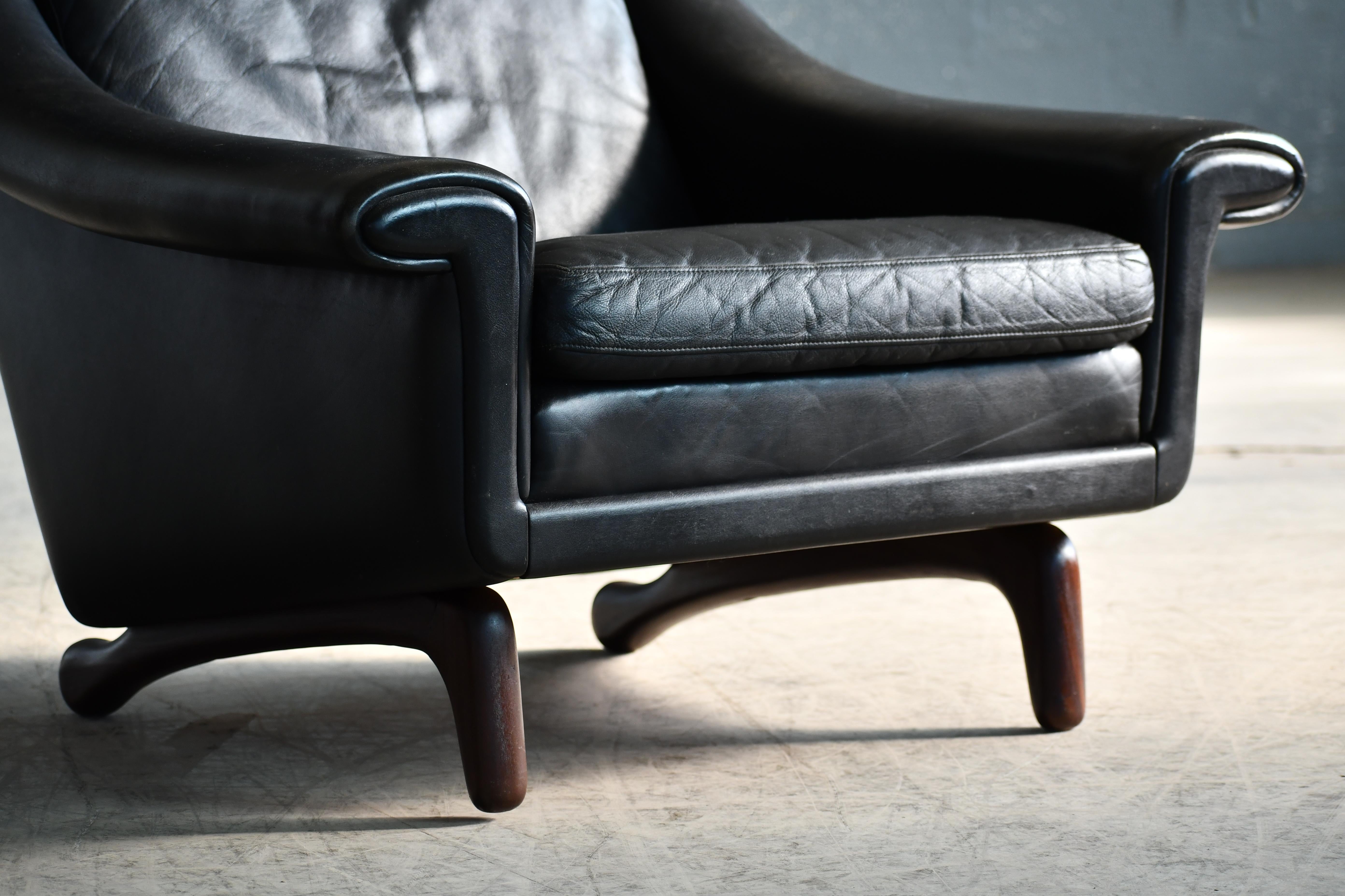 Danois Chaises longues Easy des années 1960 Modèle Matador en cuir noir et base en teck  en vente