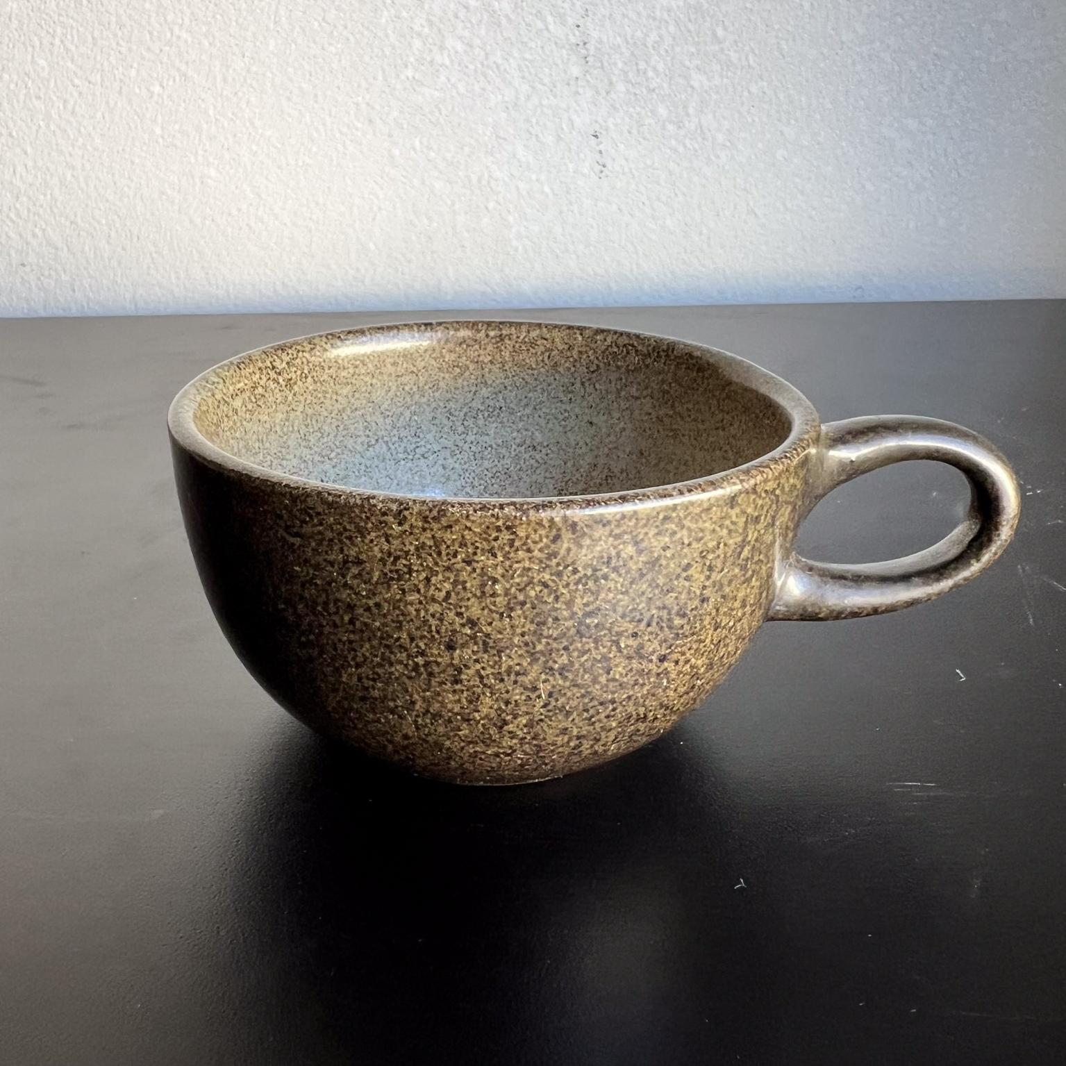 Vintage Heath Ceramics Art Pottery Coffee Cup
fabulous colors
5 d x 3.75 w x 2.25
Preowned vintage condition
Refer to images