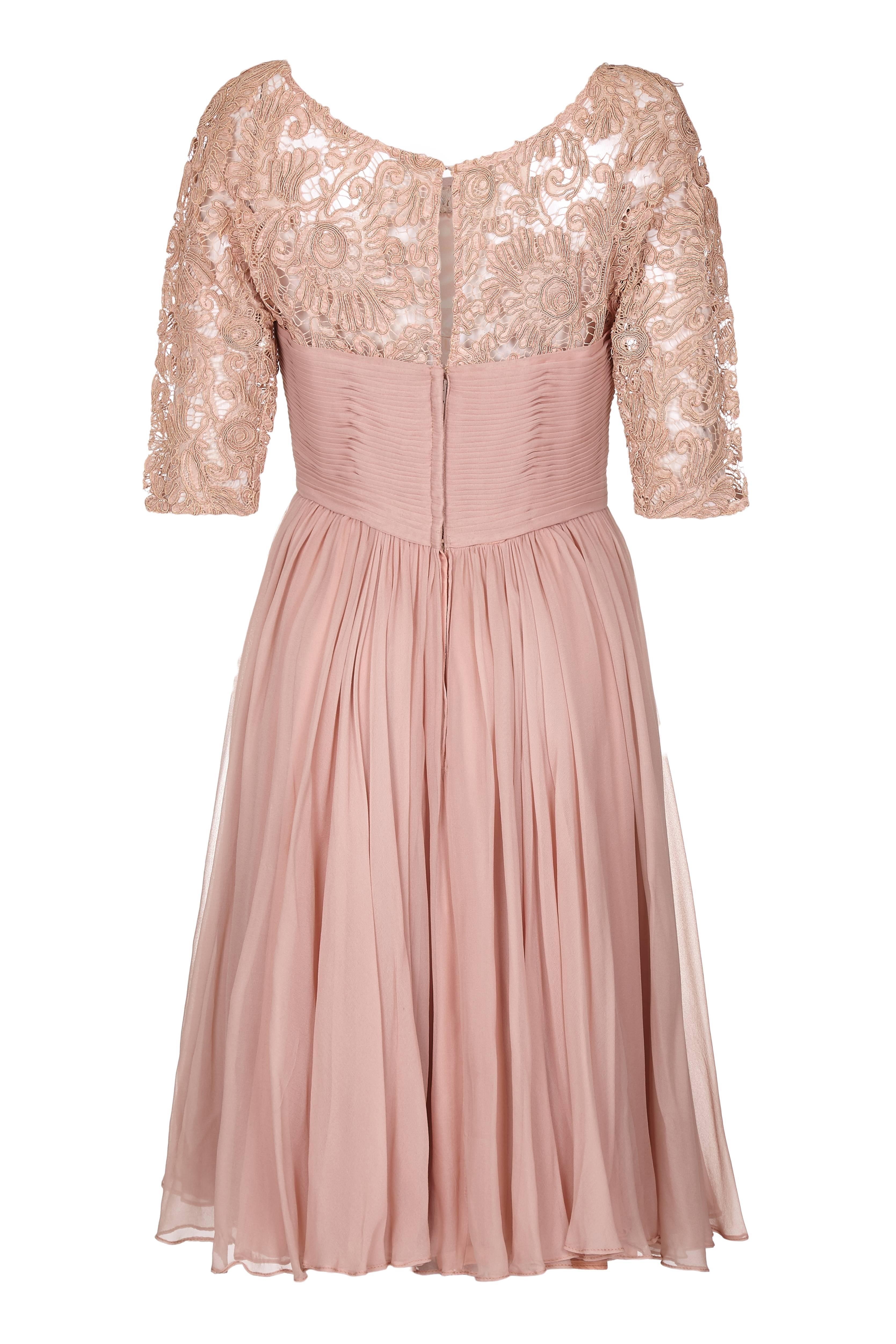This charming 1950s Edward Abbott corded lace and silk chiffon dress in dusky pink is in excellent vintage condition and has beautiful construction. It features a fitted lace bodice with 3/4 length sleeves and double layer silk chiffon skirt with a