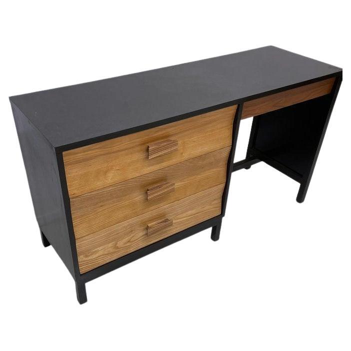 Dunbar desk 1960s USA
Designer Edward Wormley modern two-tone desk 
ebony espresso & ivory honey oak wood fabulous modern.
Exceptional design on drawer pulls. Maker metal tag present.
29 H x 54 W x 17.88 D
Original preowned condition. Restored