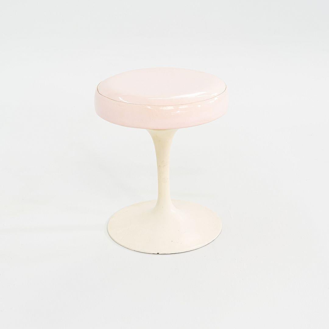 1960er Jahre Eero Saarinen für Knoll 152 Tulip Drehhocker mit Vinylsitz (Moderne) im Angebot