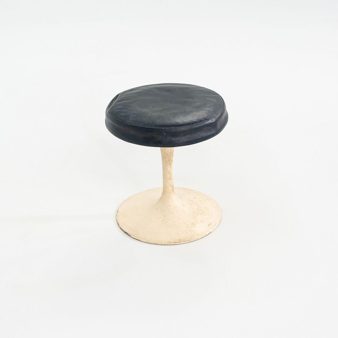 Modern 1960s Eero Saarinen for Knoll 152 White Tulip Stools 4x Available For Sale