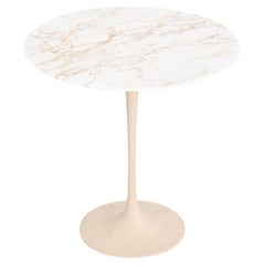 1960er Jahre Eero Saarinen für Knoll 20" Runder Tulpensockel-Beistelltisch mit Marmorplatte
