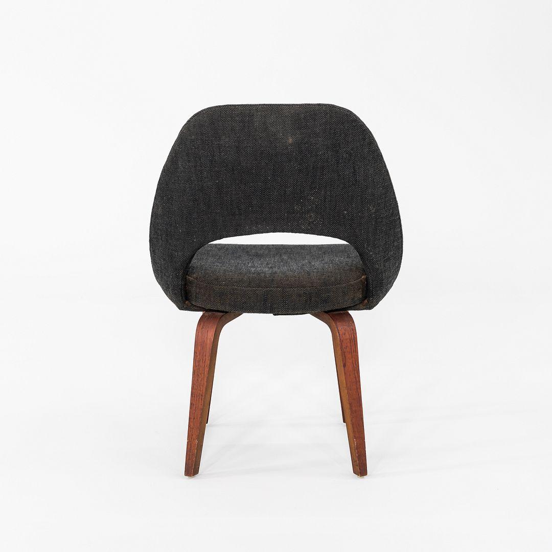This is a Saarinen Executive Dining Chair, Model 72C, originally designed by Eero Saarinen for Knoll International in 1950. This particular example dates to the 1960s. The chair features an upholstered seat and back in grey fabric, and the legs are