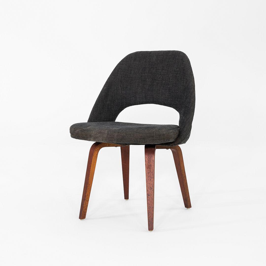 1960s Eero Saarinen for Knoll Armless Executive Dining Chair with Wooden Legs im Zustand „Gut“ im Angebot in Philadelphia, PA