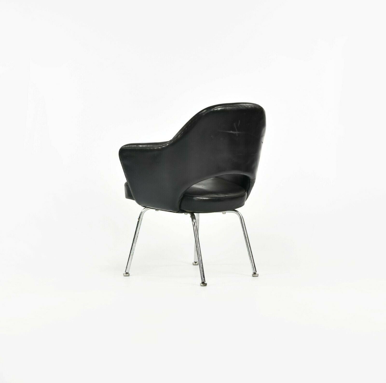 Mid-20th Century 1960s Eero Saarinen for Knoll Executive Dining Arm Chair in Black Leather For Sale