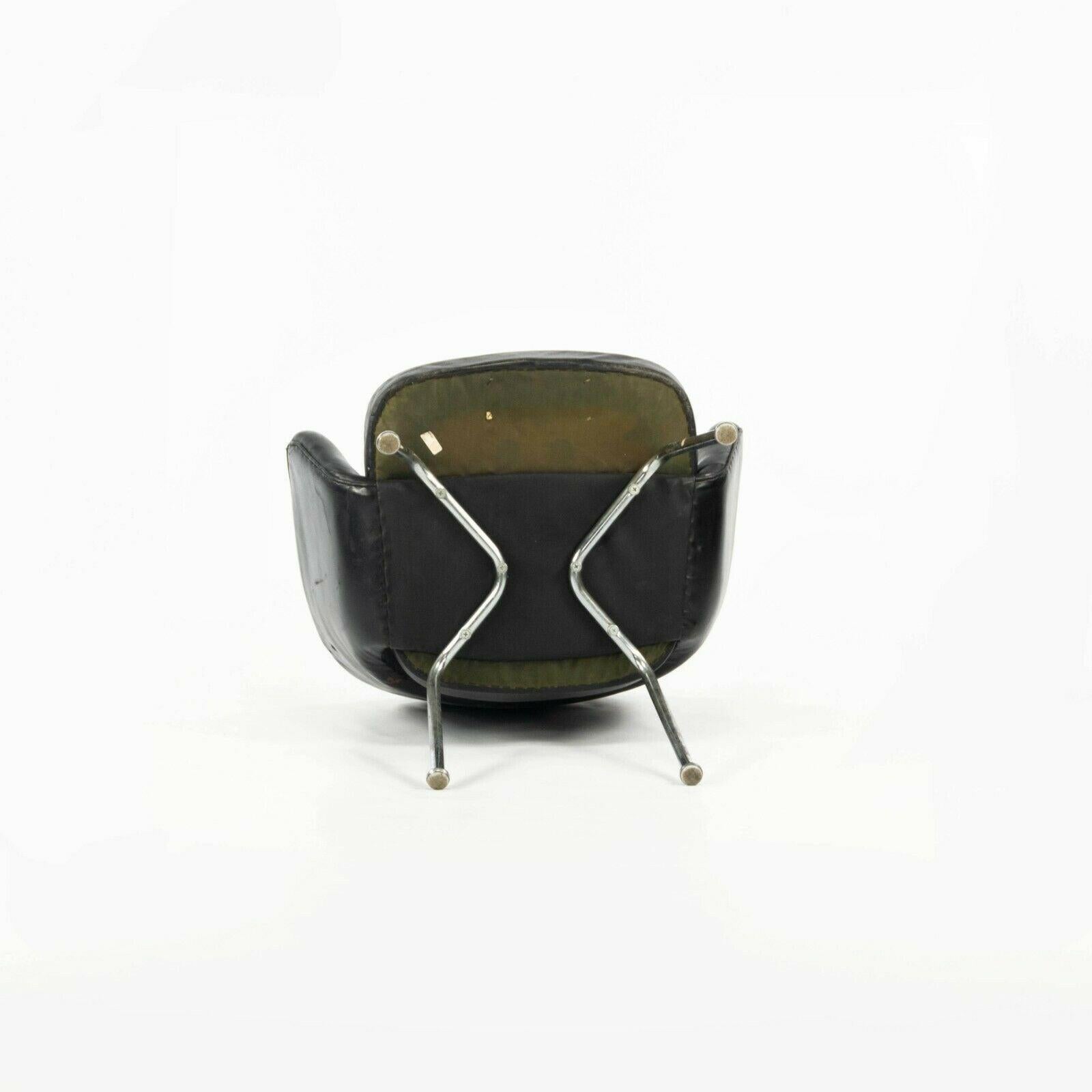 1960s Eero Saarinen for Knoll Executive Dining Arm Chair in Black Leather For Sale 3