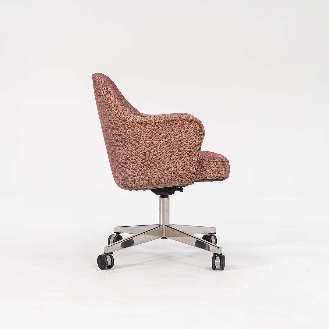 Moderno Sedia da scrivania girevole Eero Saarinen per Knoll degli anni '60 con rotelle in Fabrice in vendita