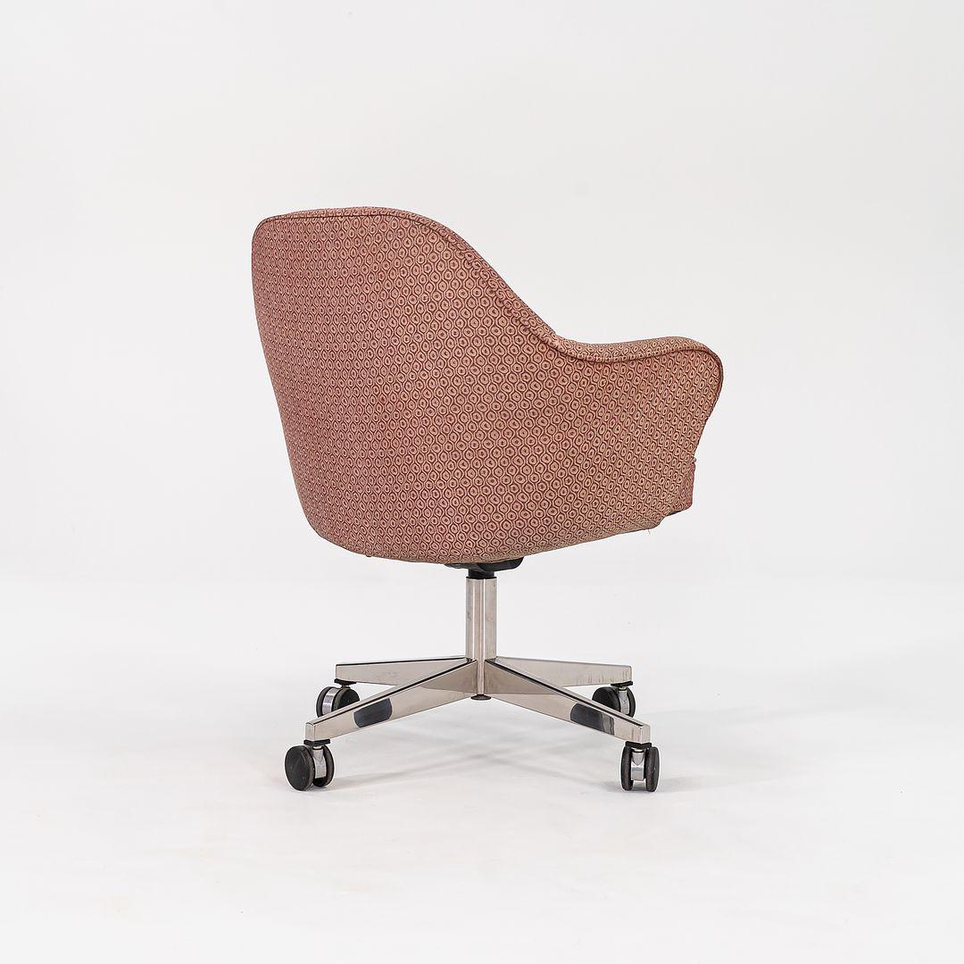 Metà XX secolo Sedia da scrivania girevole Eero Saarinen per Knoll degli anni '60 con rotelle in Fabrice in vendita