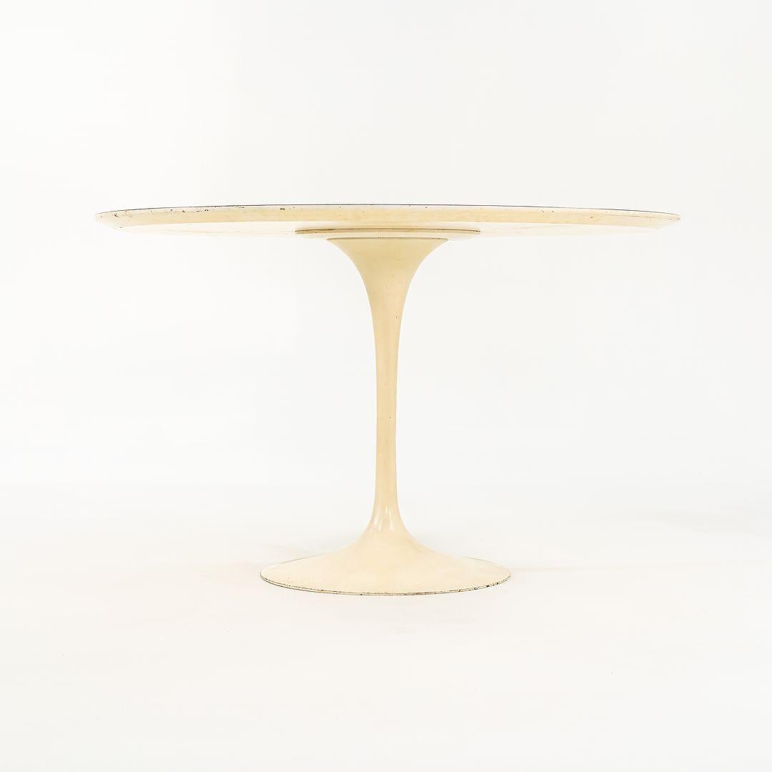 Américain 1960s Eero Saarinen for Knoll Pedestal Dining Table in White Laminate 47