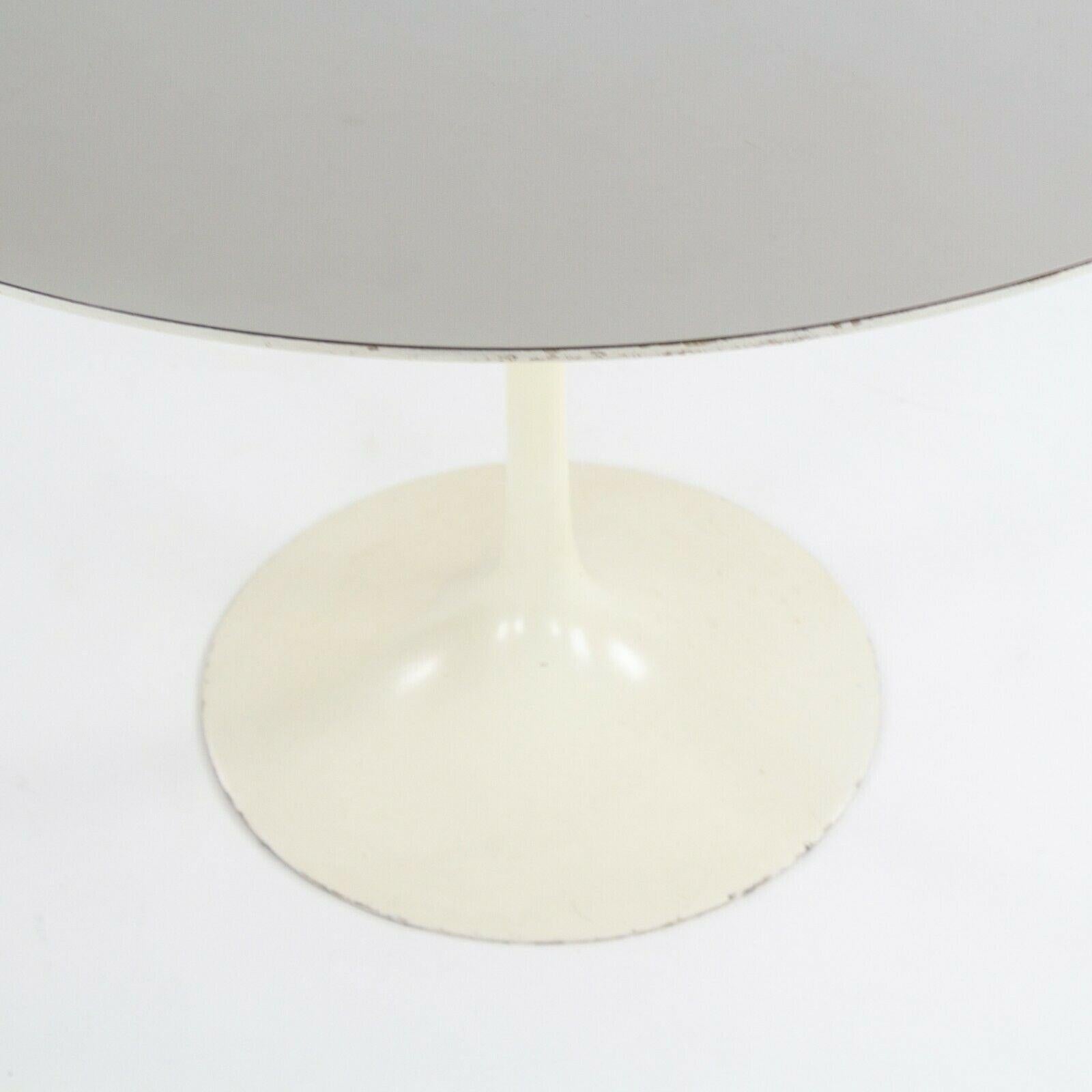 Modern 1960s Eero Saarinen for Knoll Tulip Dining Table & Four White Tulip Side Chairs For Sale