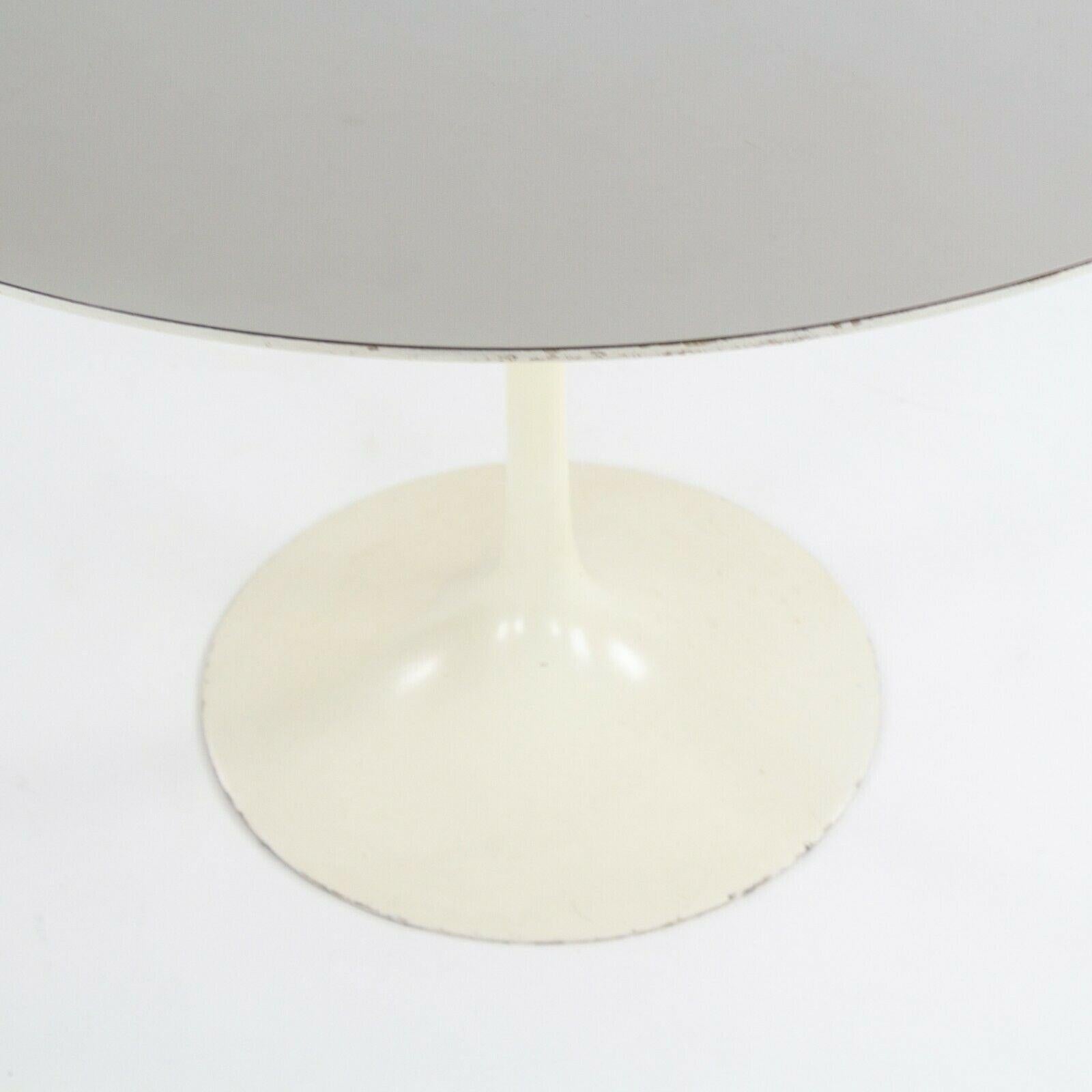 saarinen table and chairs