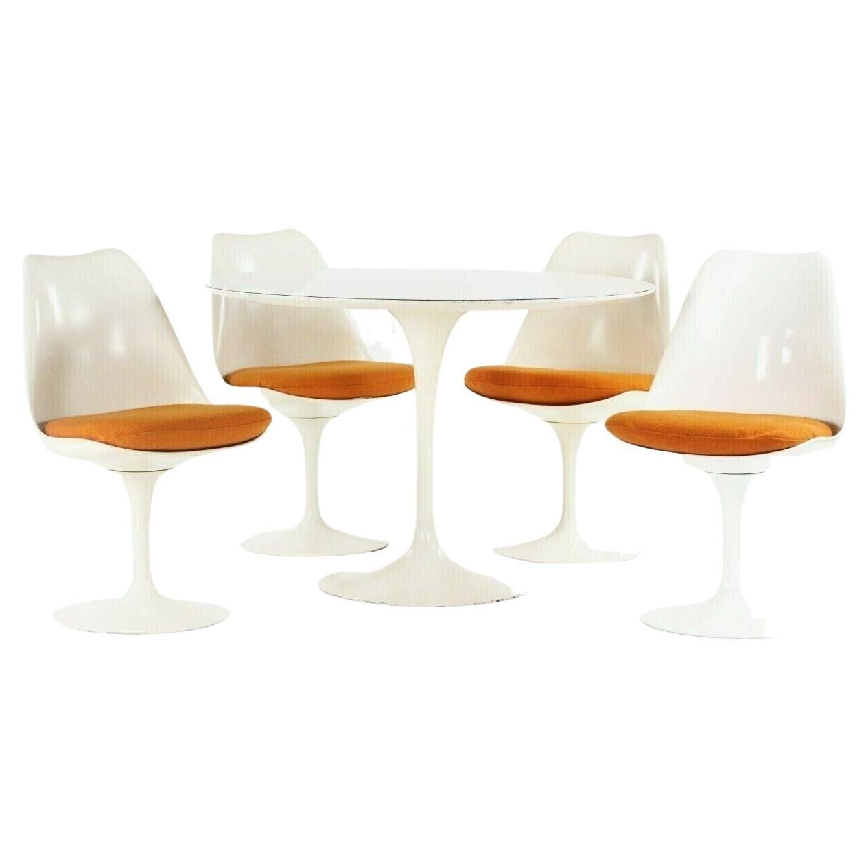 1960s Eero Saarinen for Knoll Tulip Dining Table & Four White Tulip Side Chairs For Sale