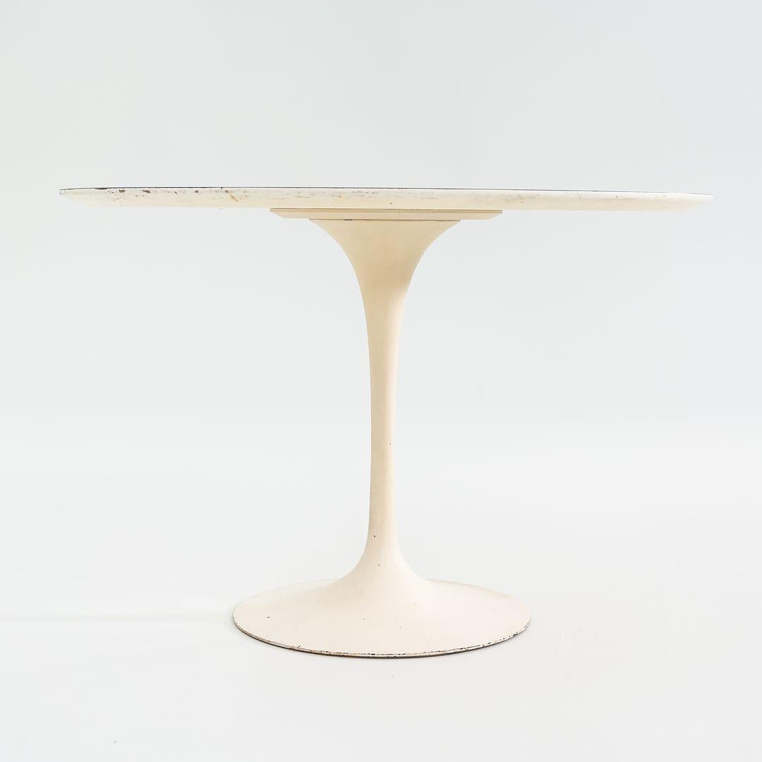 1960s Eero Saarinen for Knoll Tulip Pedestal Dining Table with Round Laminate Top Bon état - En vente à Philadelphia, PA