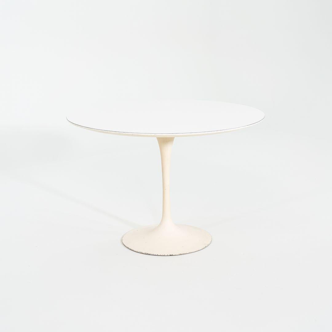 Milieu du XXe siècle 1960s Eero Saarinen for Knoll Tulip Pedestal Dining Table with Round Laminate Top en vente