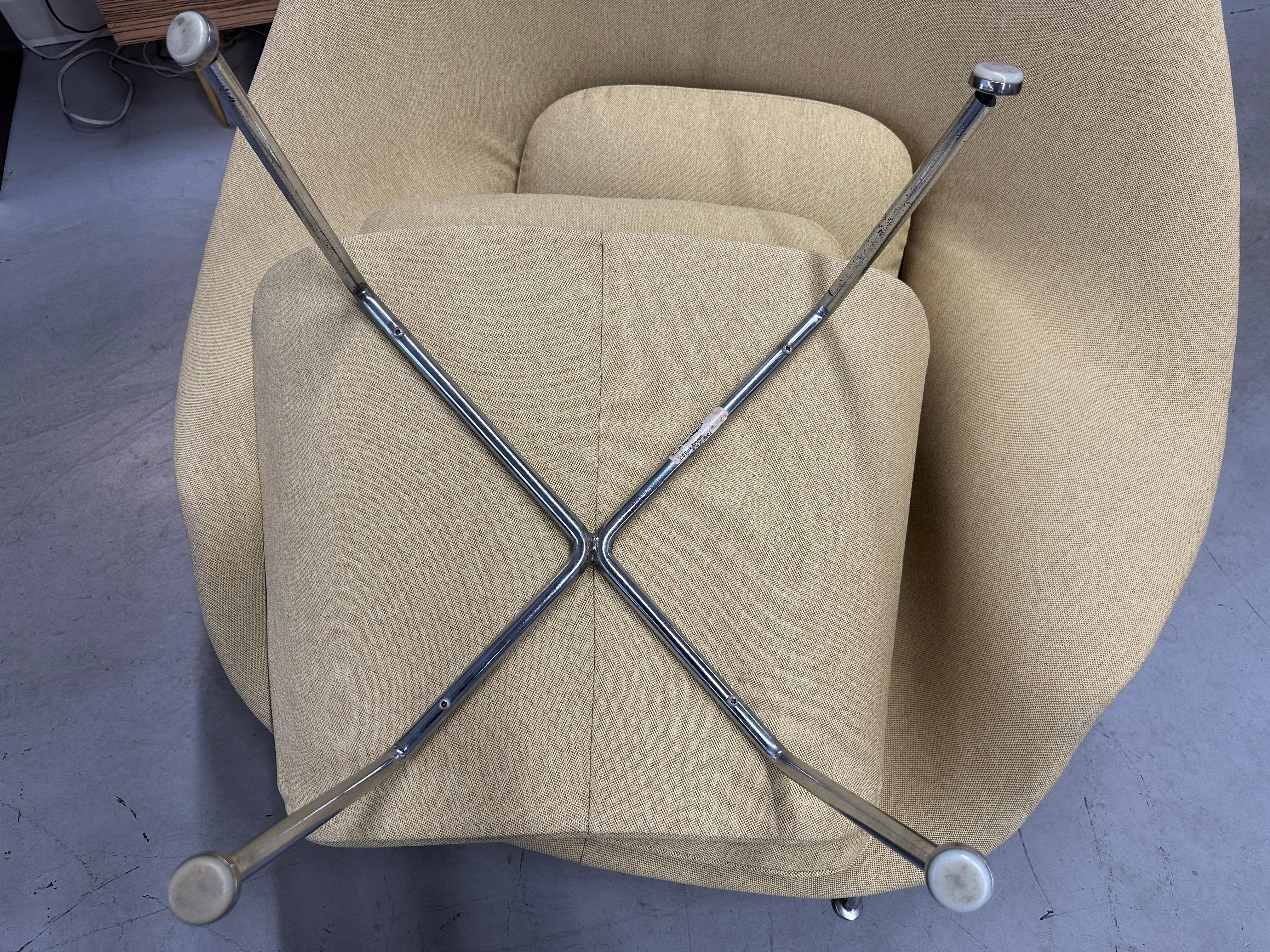 1960er Jahre Eero Saarinen für Knoll Womb Chair und Ottomane  im Angebot 4