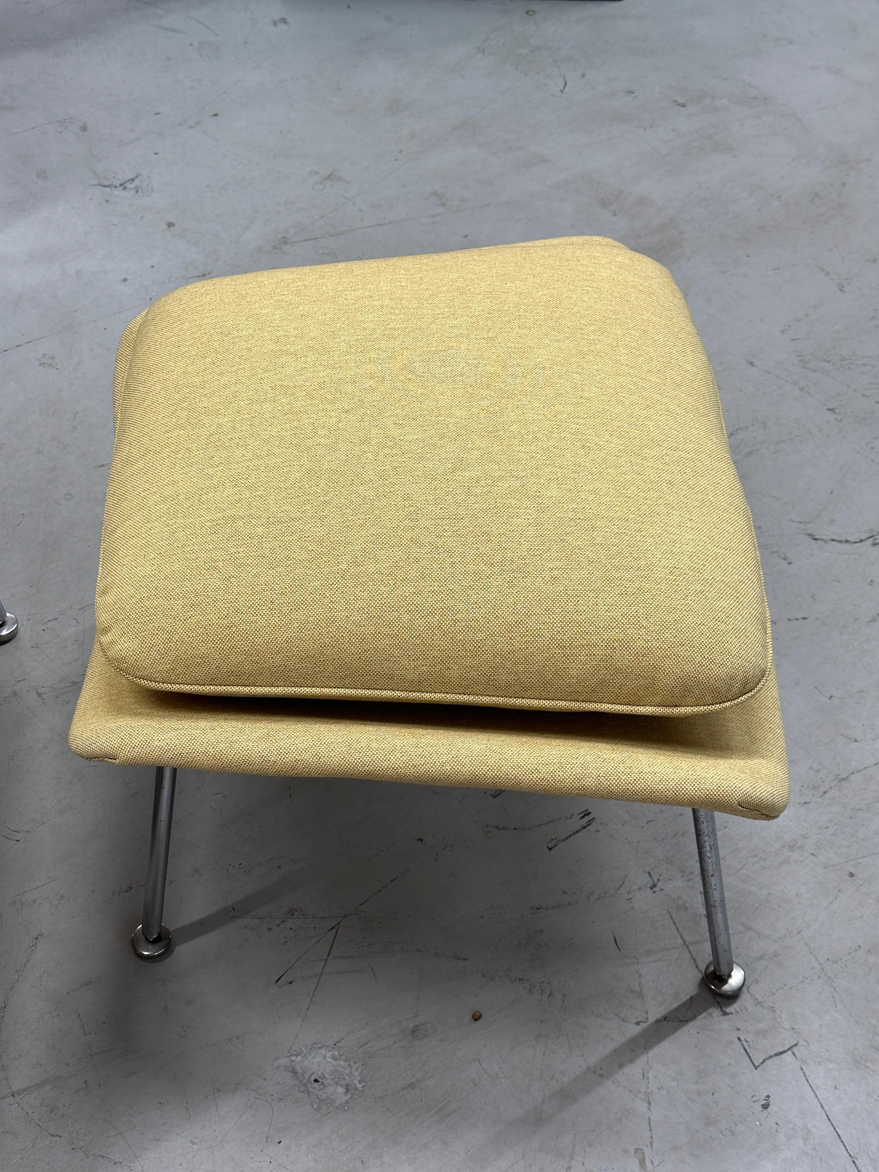 1960er Jahre Eero Saarinen für Knoll Womb Chair und Ottomane  (Handgefertigt) im Angebot