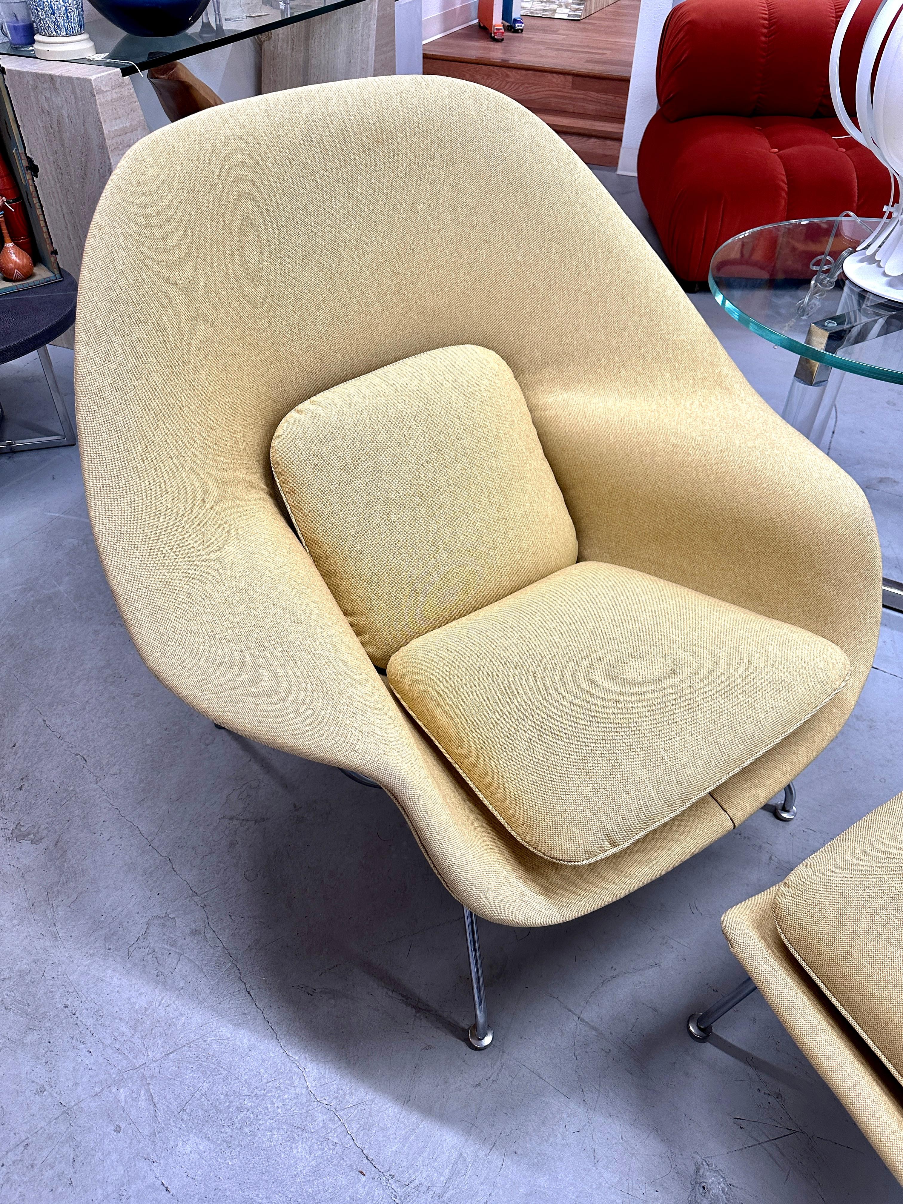 1960's Eero Saarinen for Knoll Womb Chair and Ottoman  In Good Condition For Sale In Palm Springs, CA
