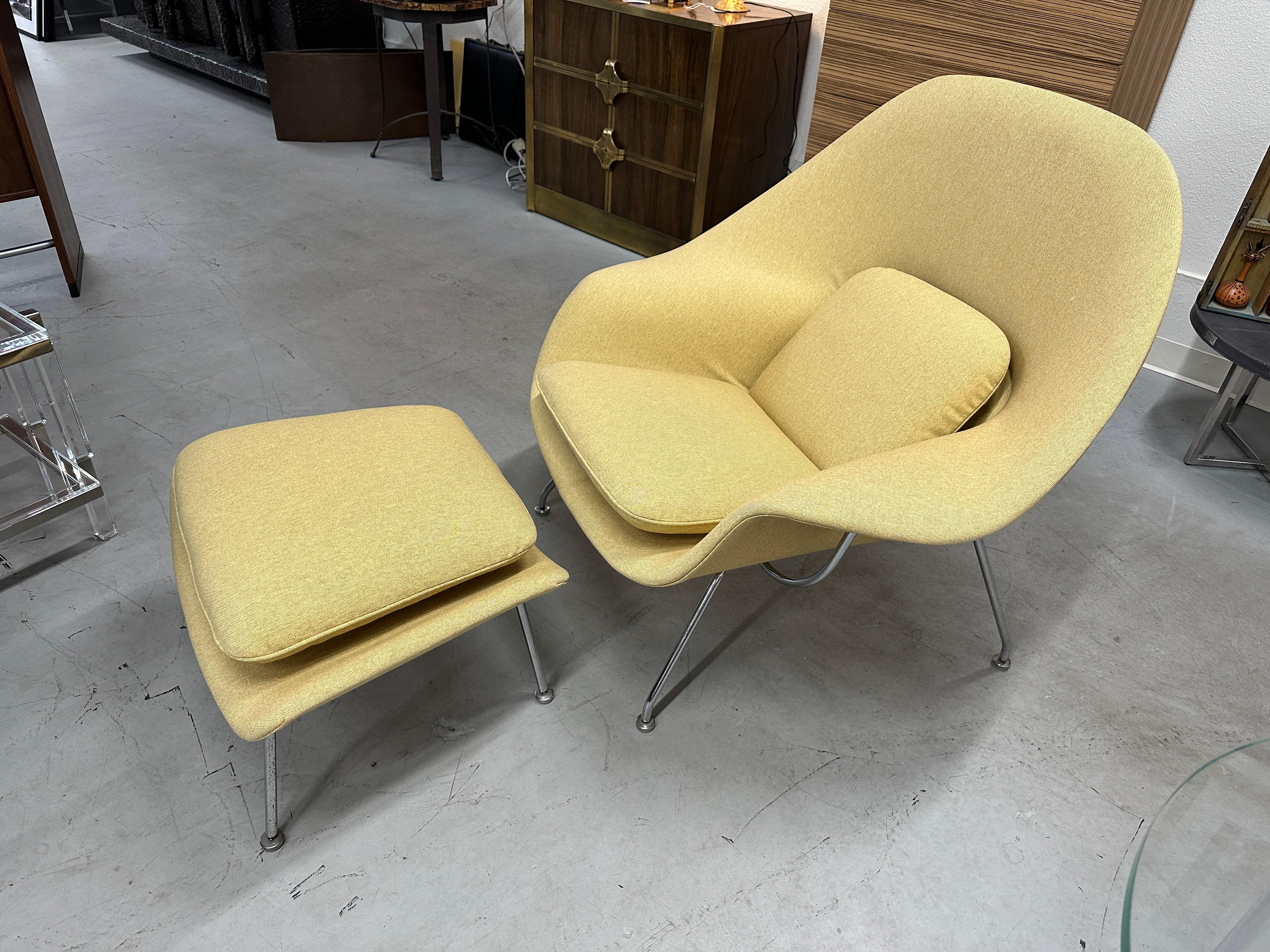 1960er Jahre Eero Saarinen für Knoll Womb Chair und Ottomane  (Mitte des 20. Jahrhunderts) im Angebot