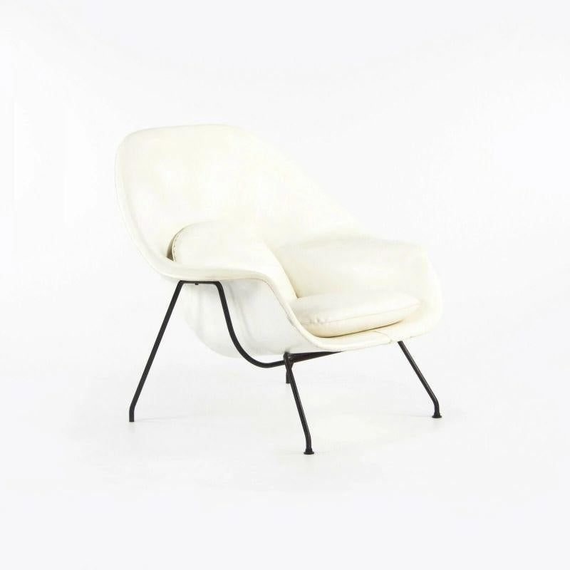Listed for sale is an original 1960s womb chair, designed by renowned architect and furniture designer Eero Saarinen. This is one of Saarinen's most iconic works, which was introduced in 1948. This particular example dates to circa mid 1960s and