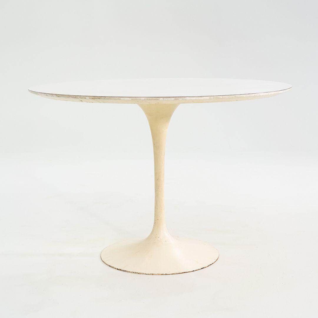 Moderne 1960 Eero Saarinen Tulip Pedestal Dining Table with 42