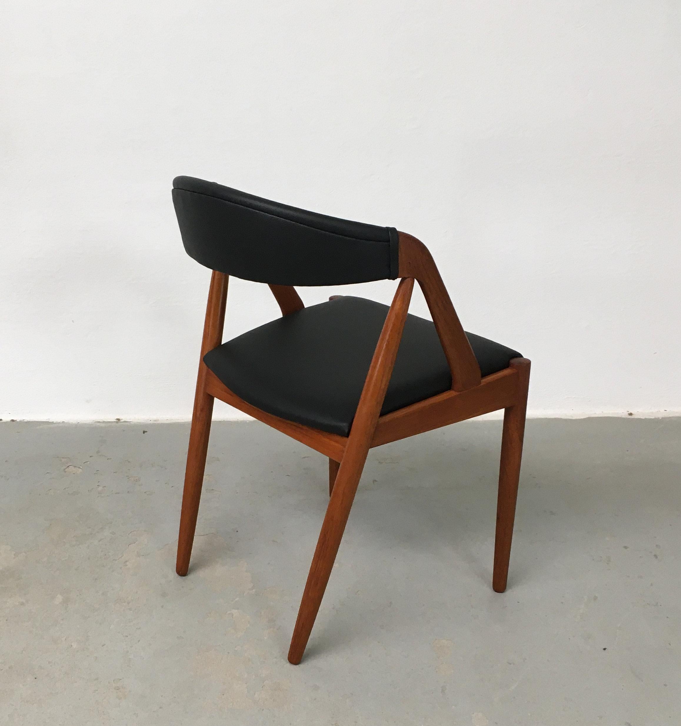 Eight Restored Kai Kristiansen Teak Dining Chairs Custom Reupholstery Included In Good Condition For Sale In Knebel, DK