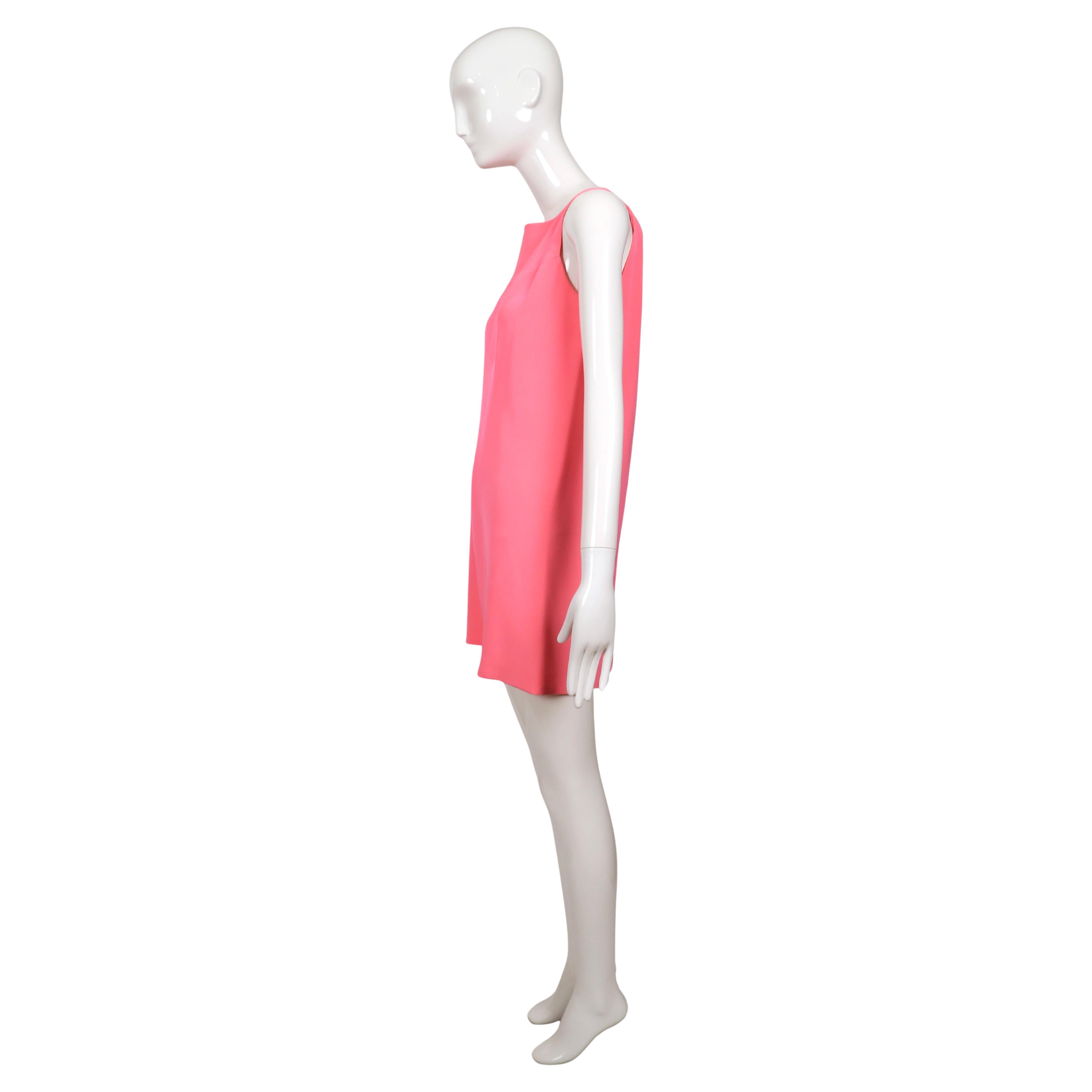 De las mujeres Vestido de seda rosa vibrante de alta costura de los años 60 de EISA BALENCIAGA en venta
